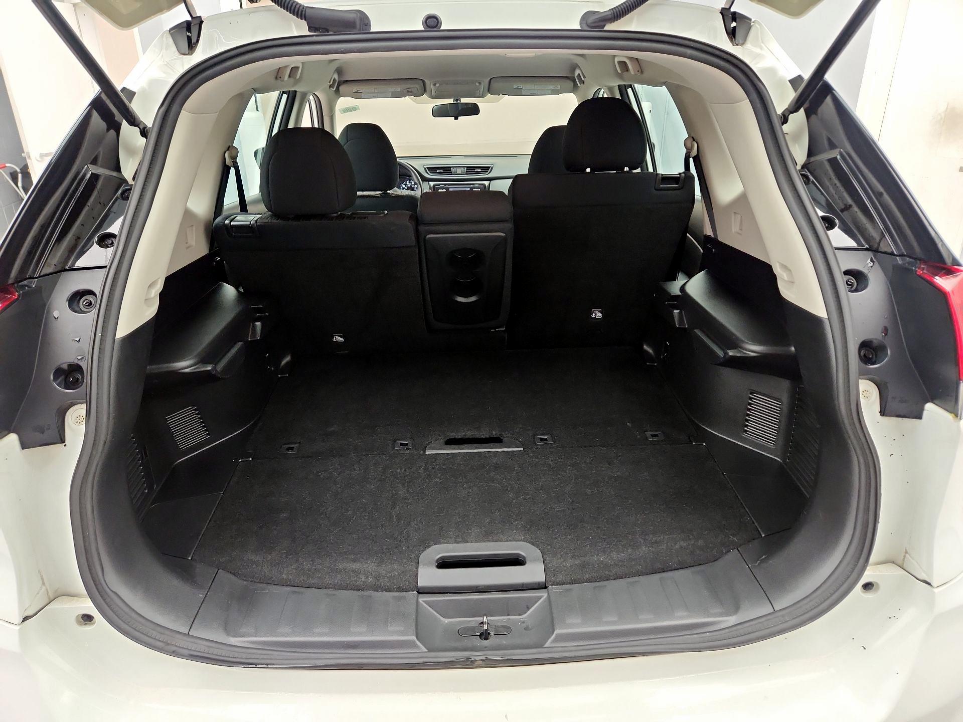 Thumbnail: 2017 Nissan Rogue - 20
