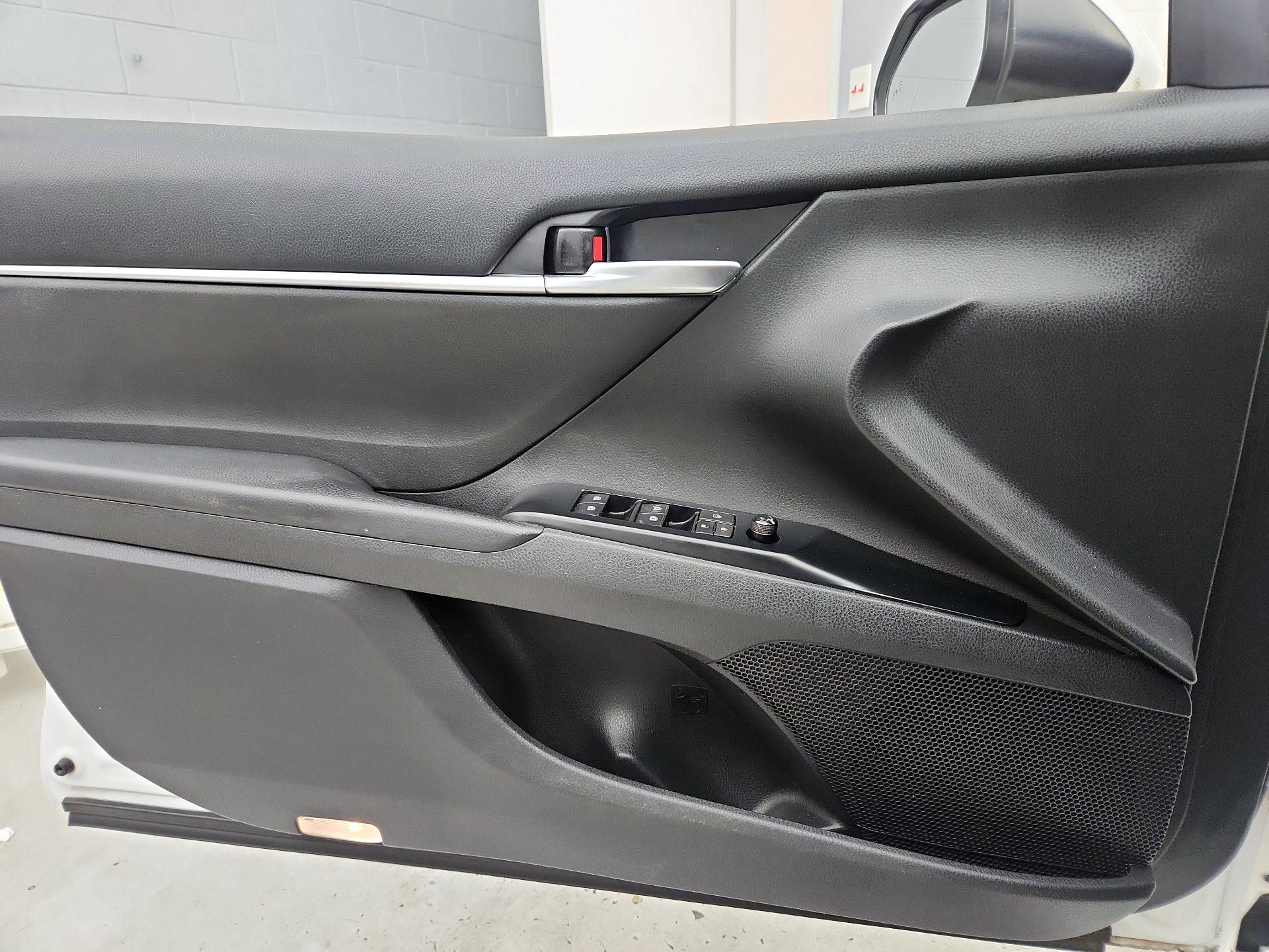 Thumbnail: 2018 Toyota Camry - 12