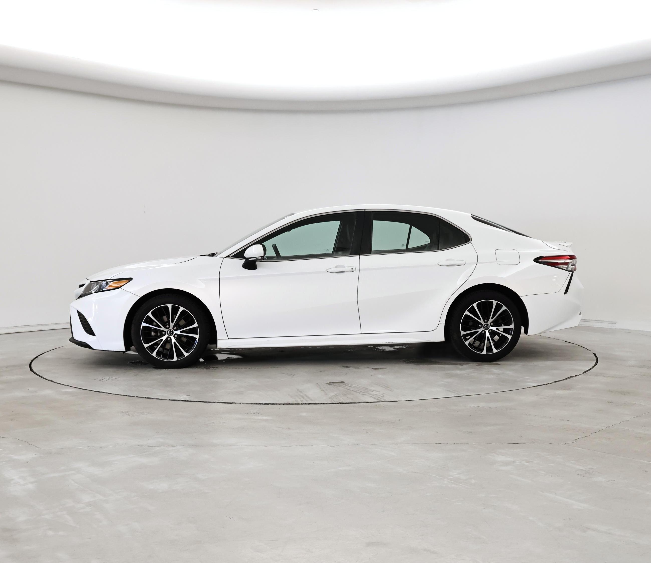 Thumbnail: 2018 Toyota Camry - 3