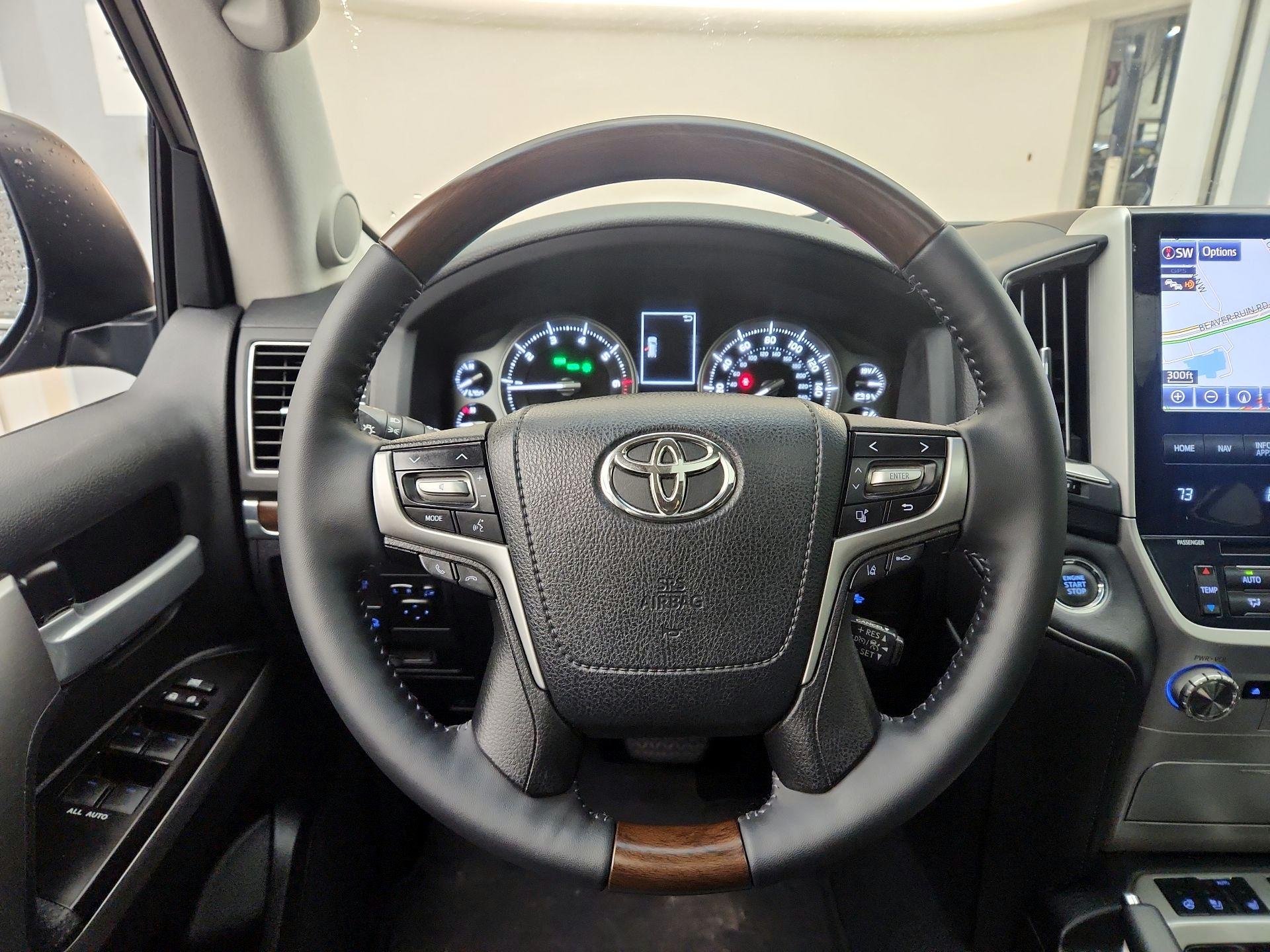 Thumbnail: 2017 Toyota Land Cruiser - 10