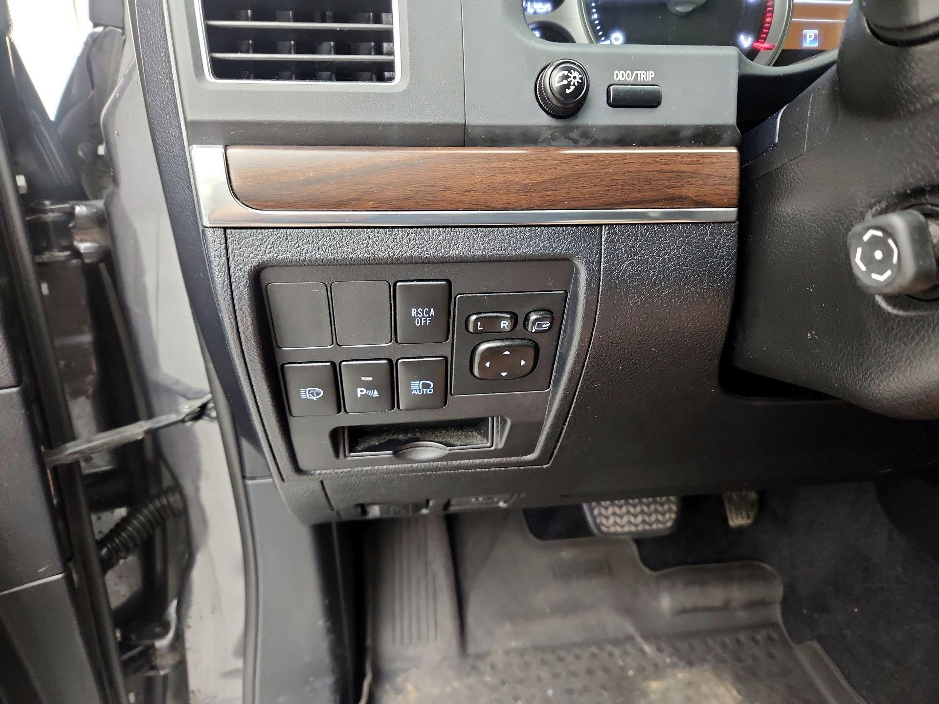 Thumbnail: 2017 Toyota Land Cruiser - 13