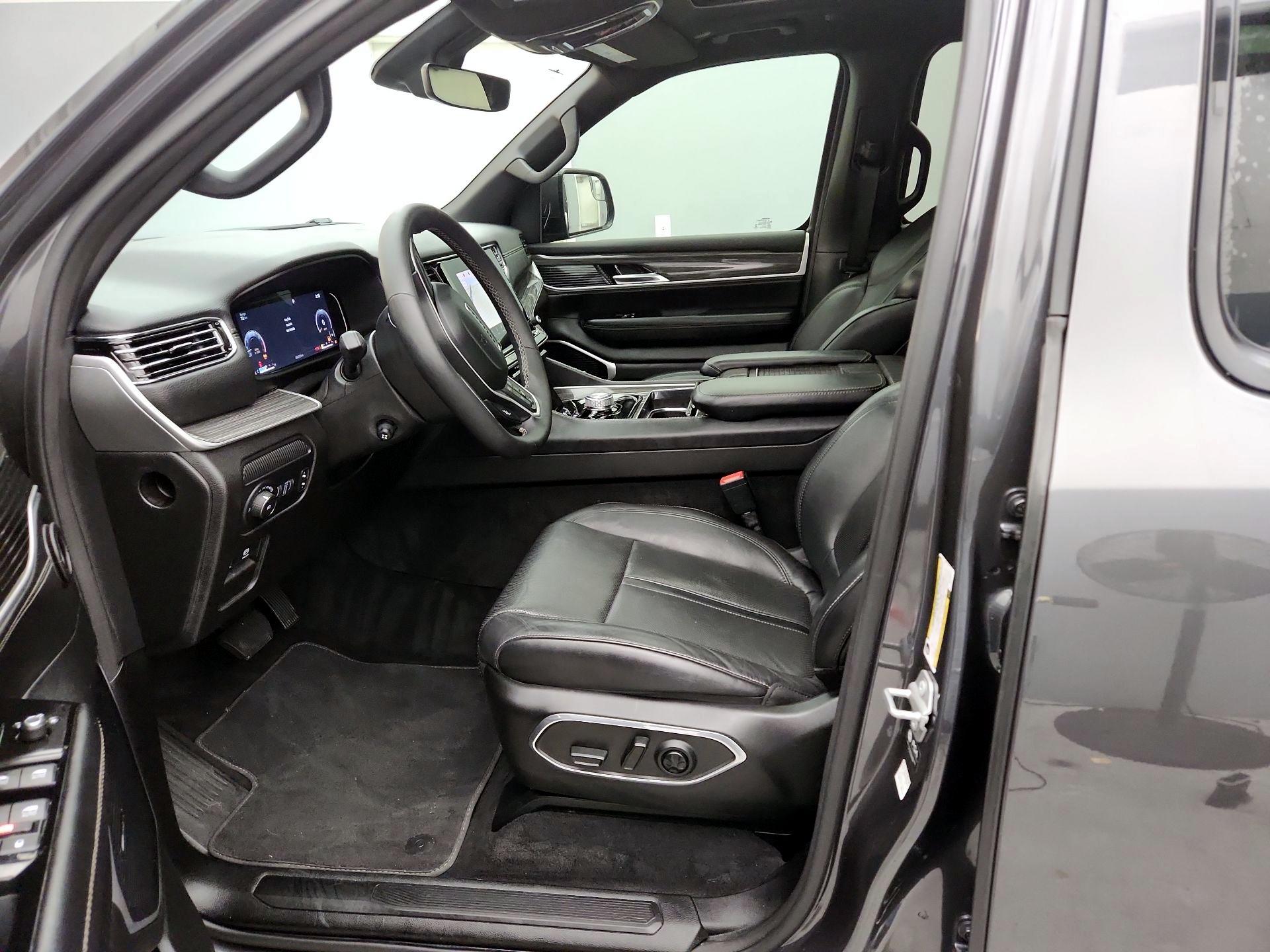 Thumbnail: 2022 Jeep Wagoneer - 11