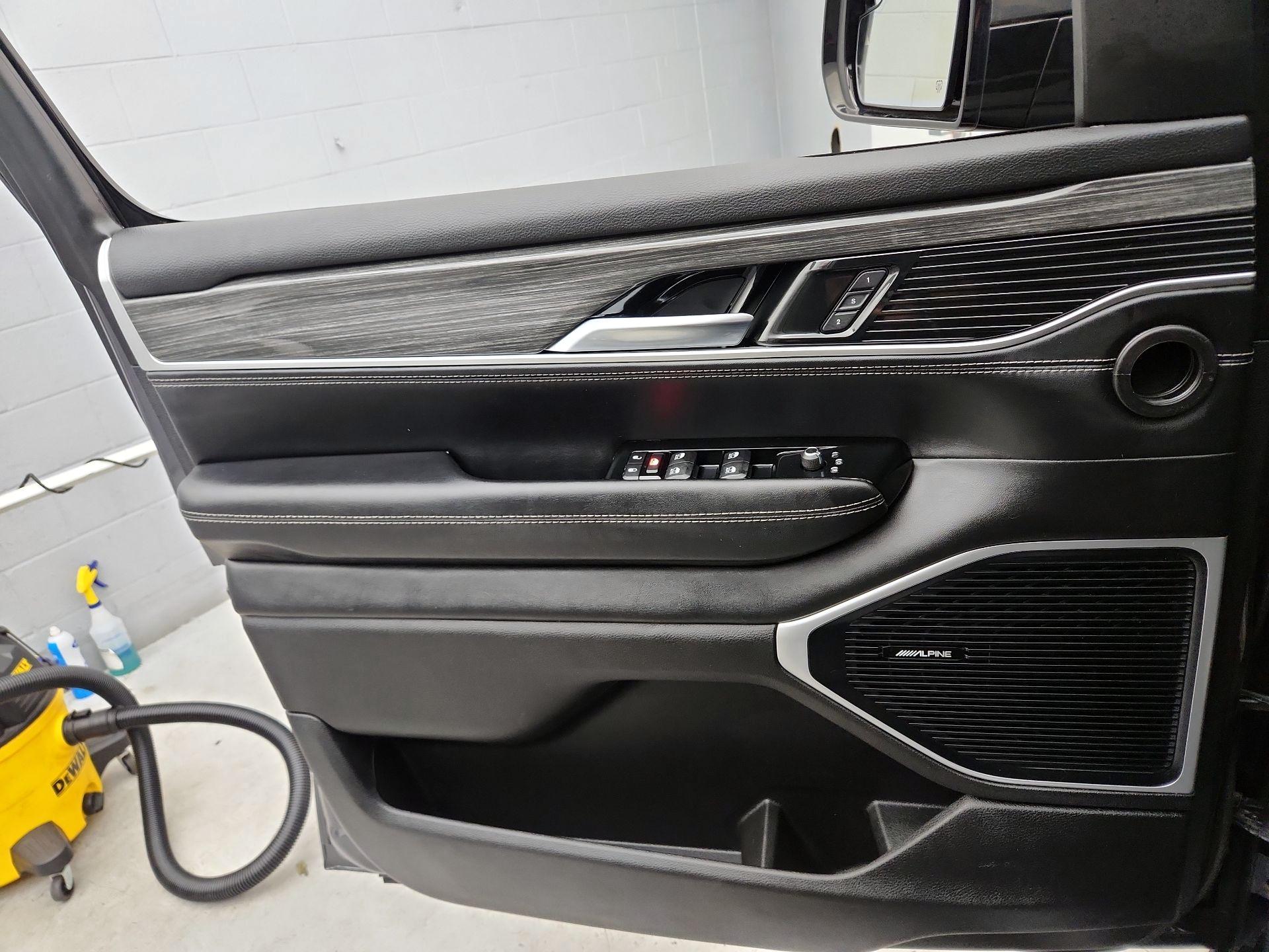 Thumbnail: 2022 Jeep Wagoneer - 12