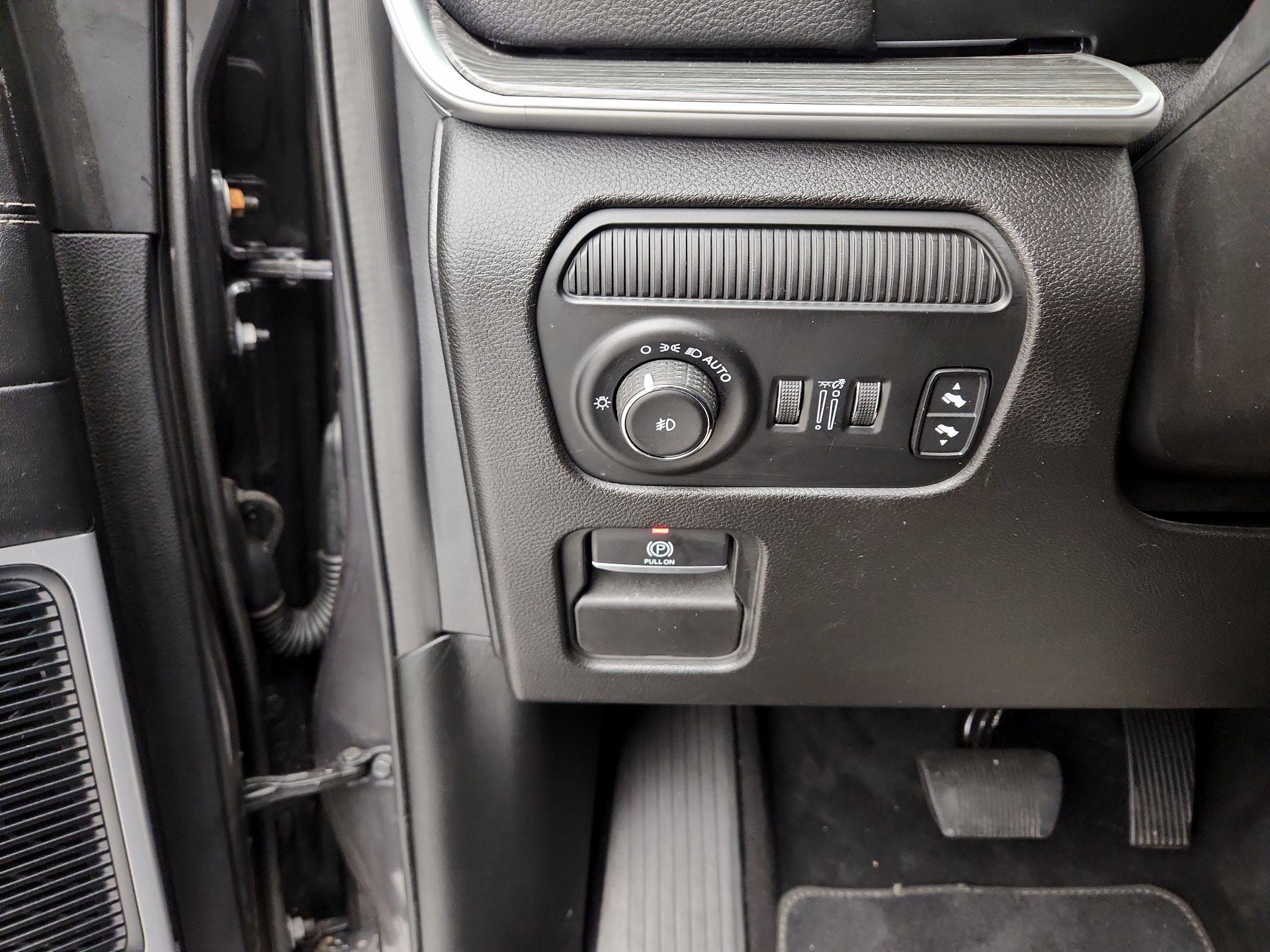 Thumbnail: 2022 Jeep Wagoneer - 13