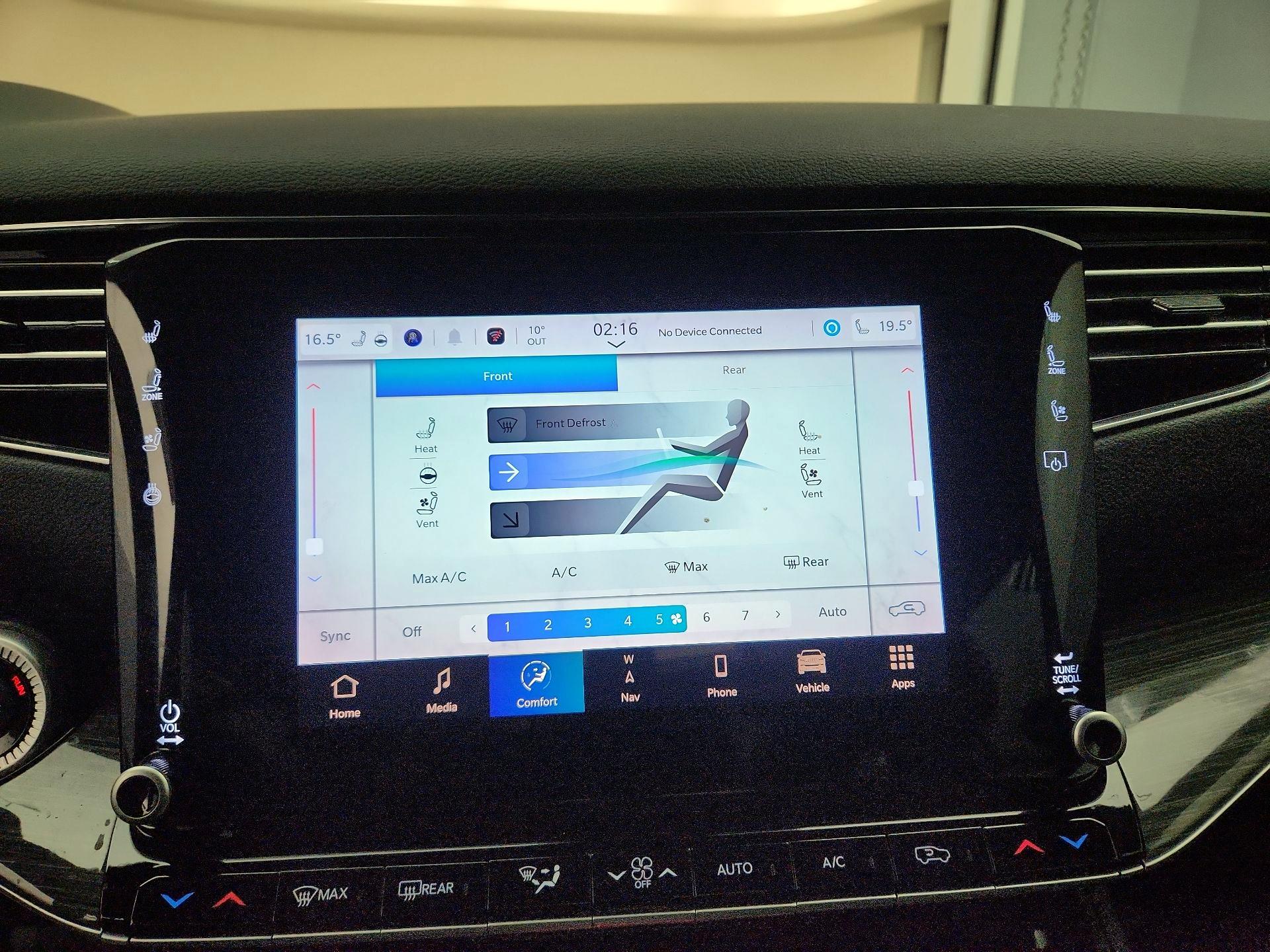 Thumbnail: 2022 Jeep Wagoneer - 16