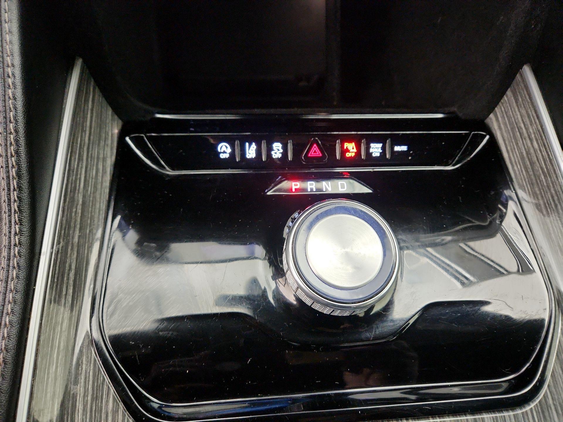 Thumbnail: 2022 Jeep Wagoneer - 18