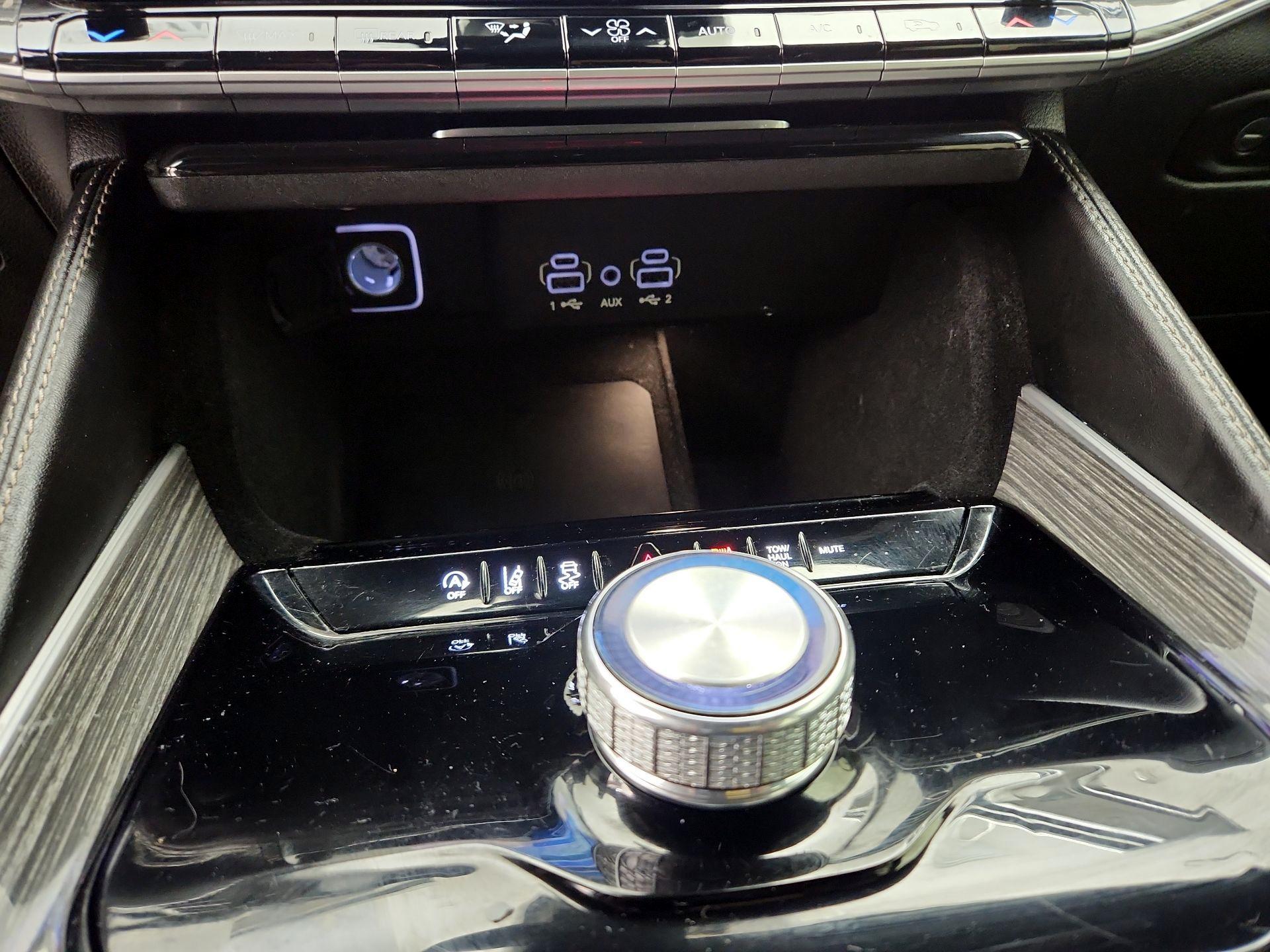 Thumbnail: 2022 Jeep Wagoneer - 19