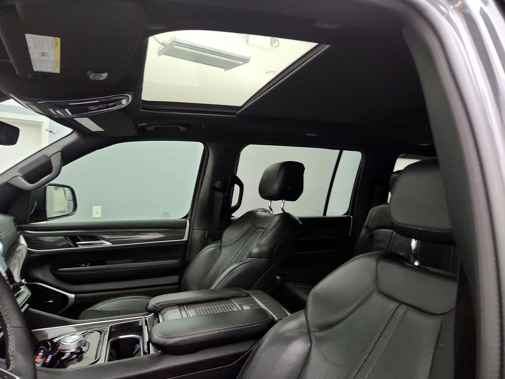 Thumbnail: 2022 Jeep Wagoneer - 20