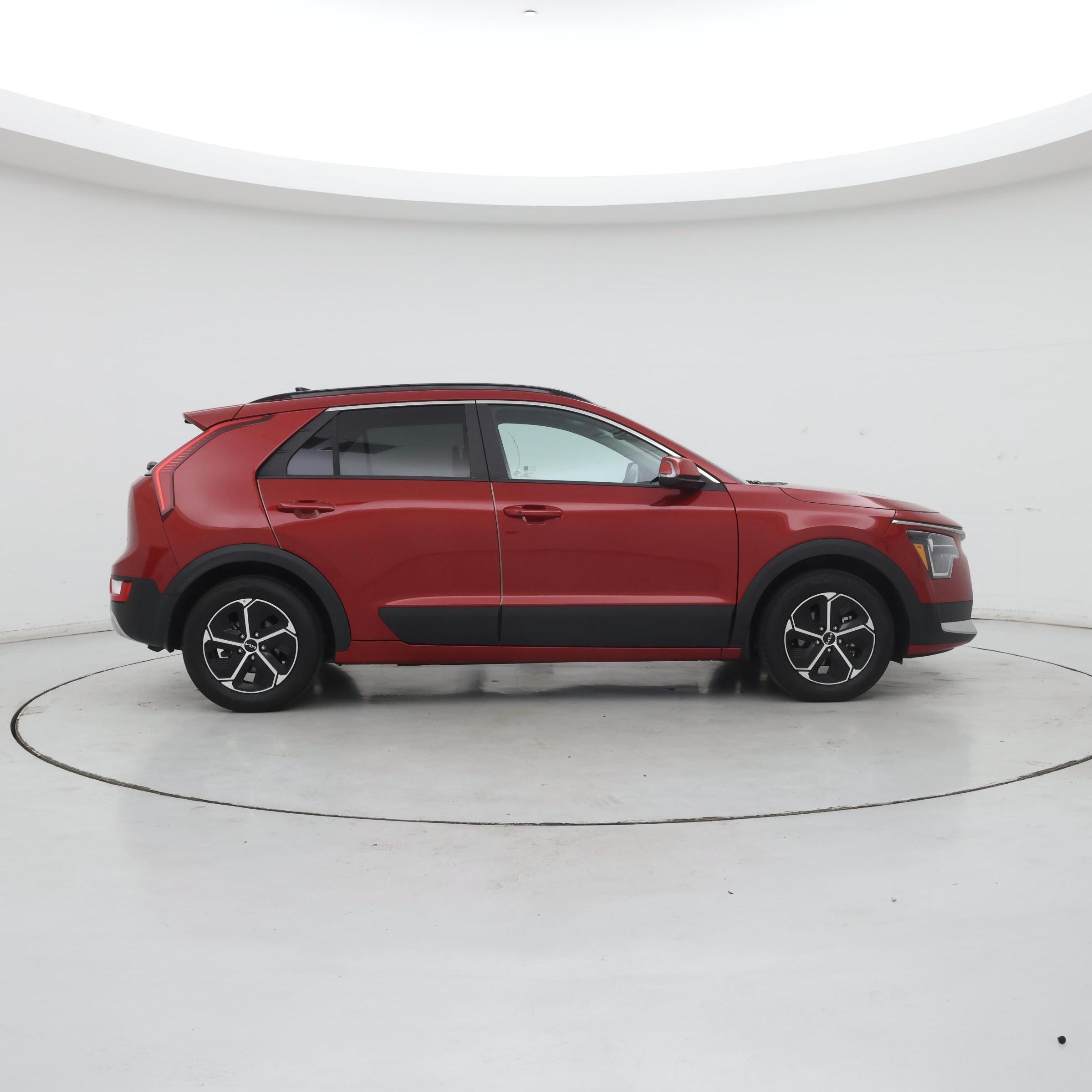 Thumbnail: 2023 Kia Niro - 7