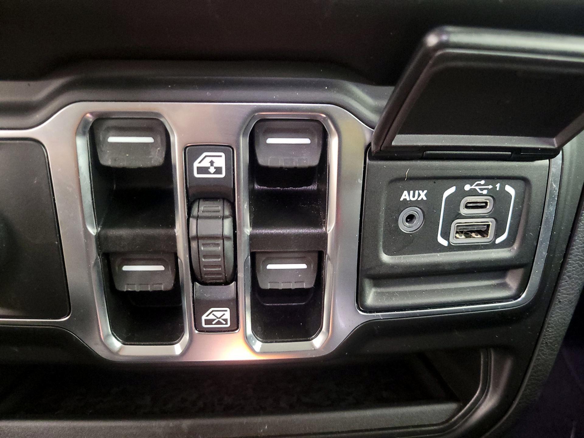 Thumbnail: 2021 Jeep Wrangler - 19
