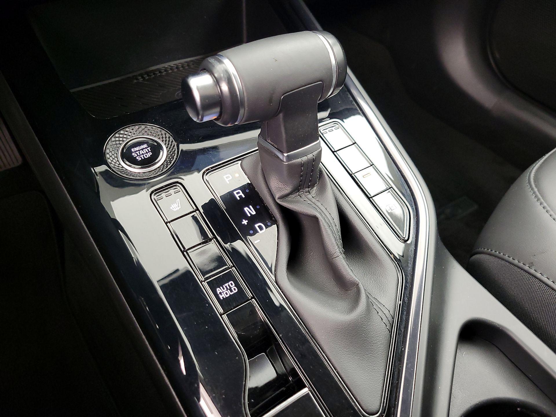 Thumbnail: 2023 Kia Niro - 18