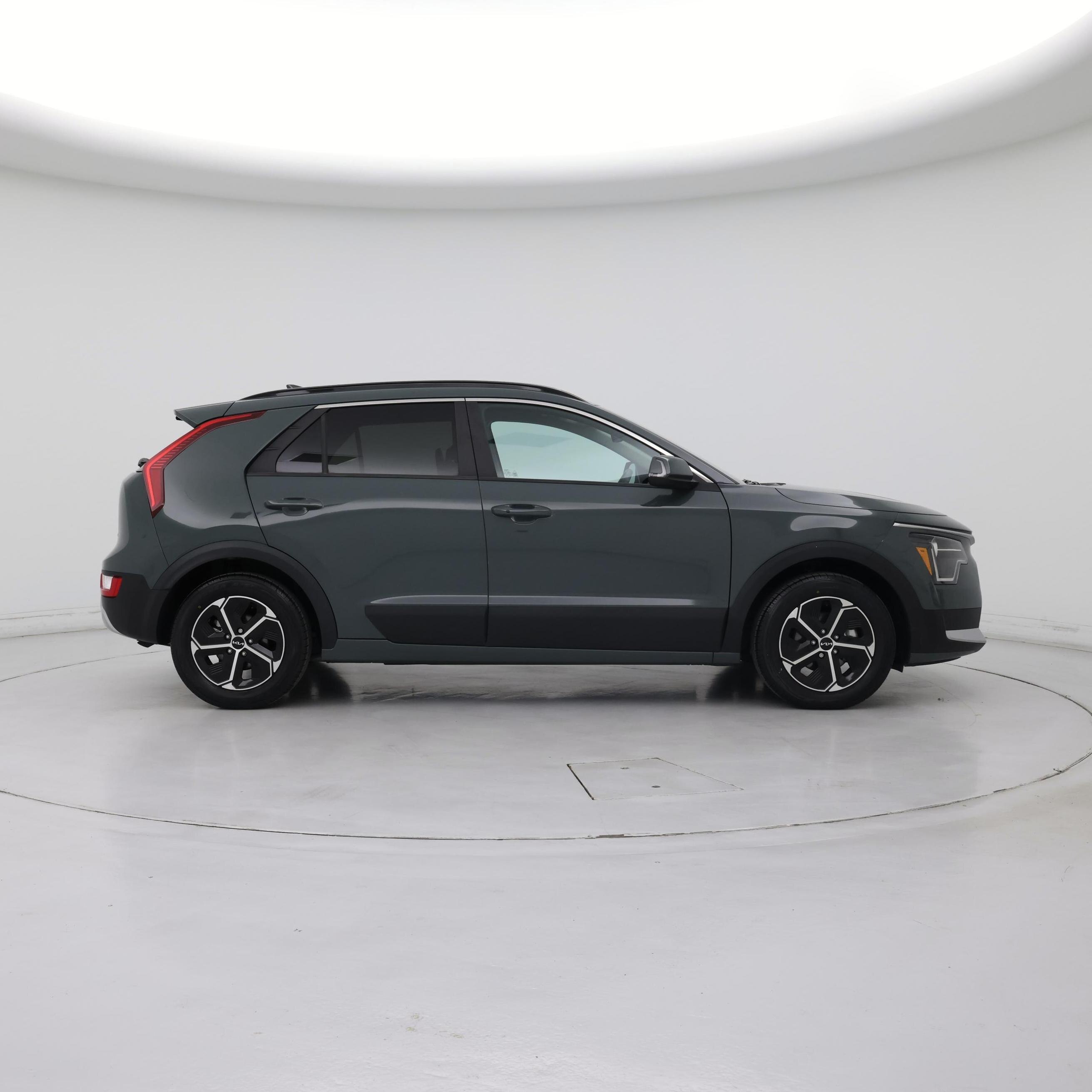 Thumbnail: 2023 Kia Niro - 7