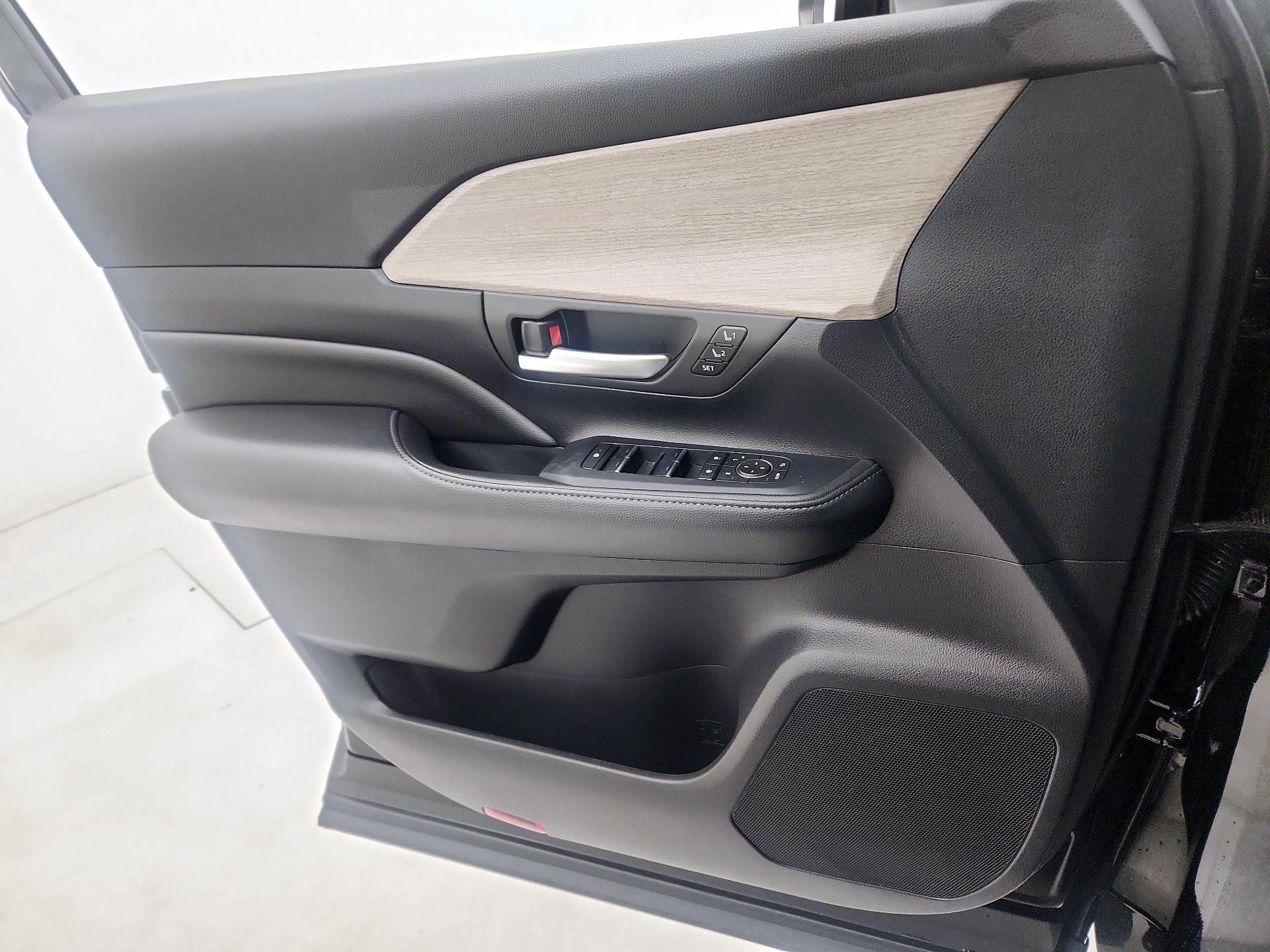 Thumbnail: 2024 Toyota Grand Highlander - 12