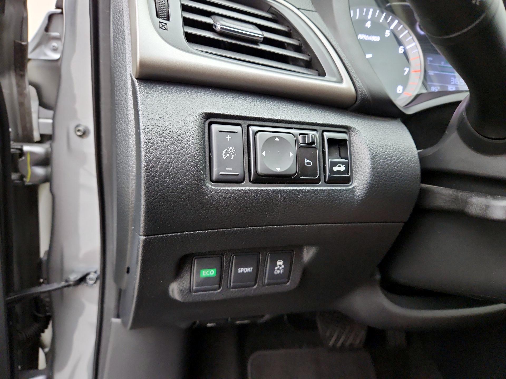 Thumbnail: 2014 Nissan Sentra - 13