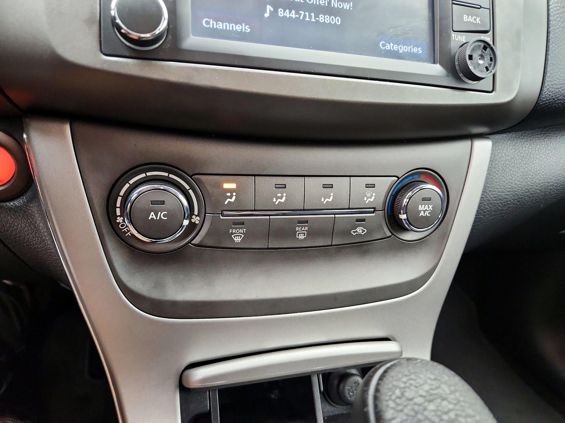 Thumbnail: 2014 Nissan Sentra - 16