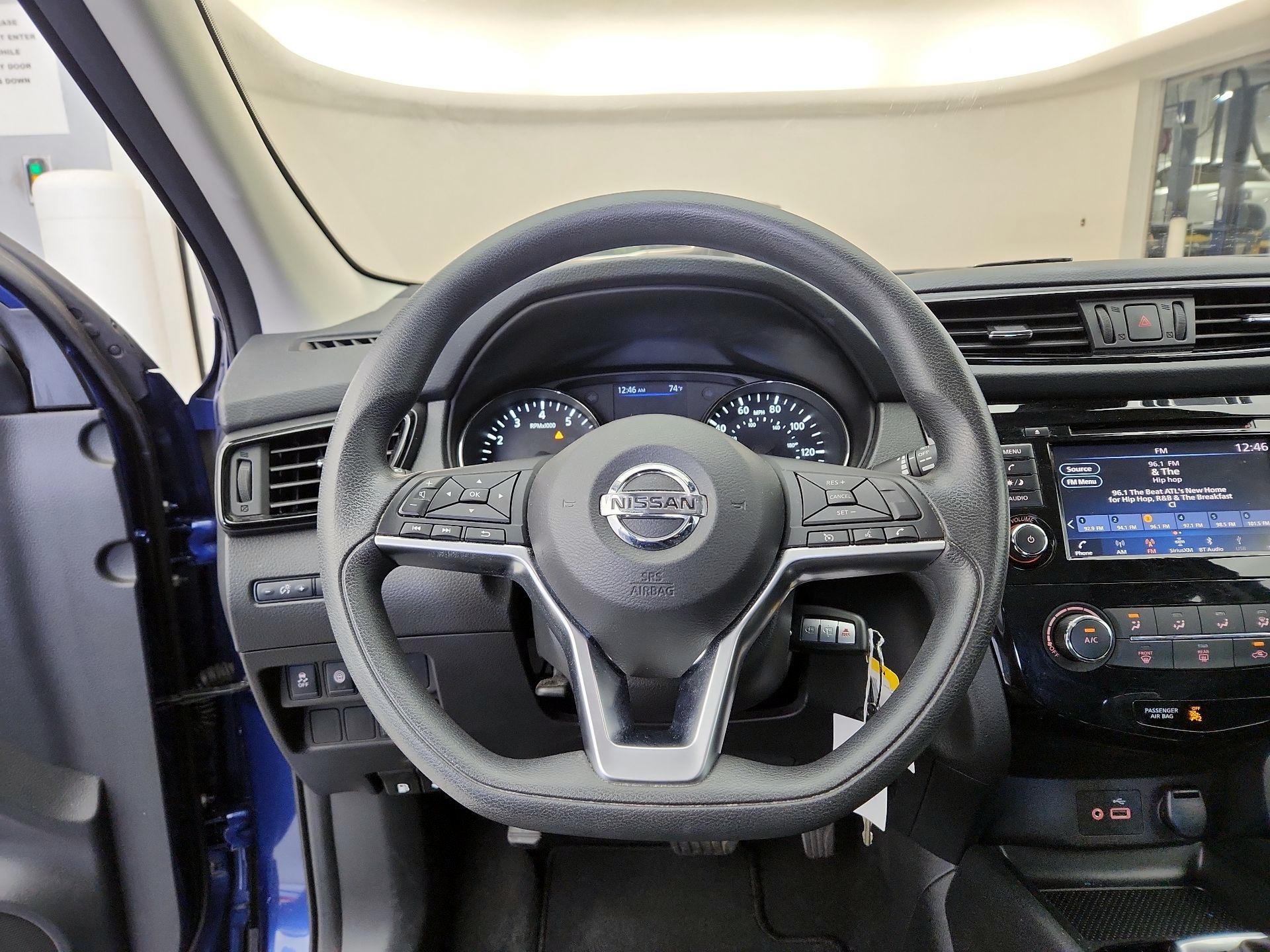 Thumbnail: 2020 Nissan Rogue Sport - 10