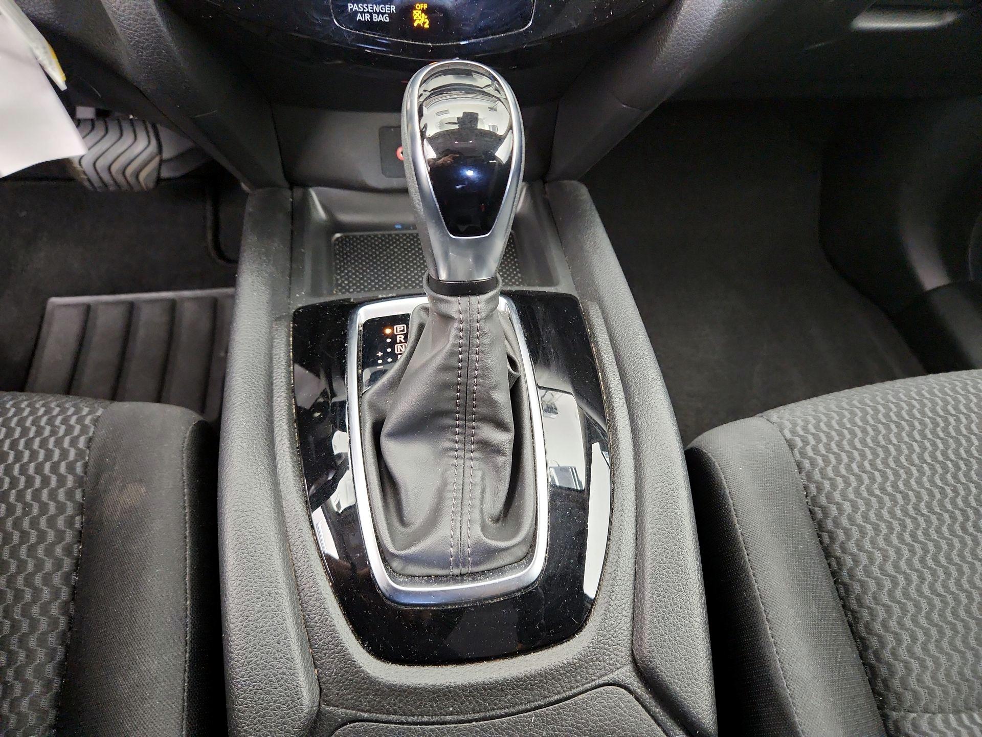 Thumbnail: 2020 Nissan Rogue Sport - 17