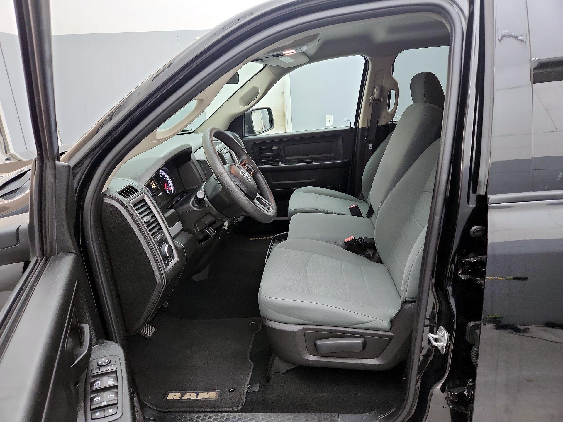 Thumbnail: 2019 RAM 1500 Classic - 11