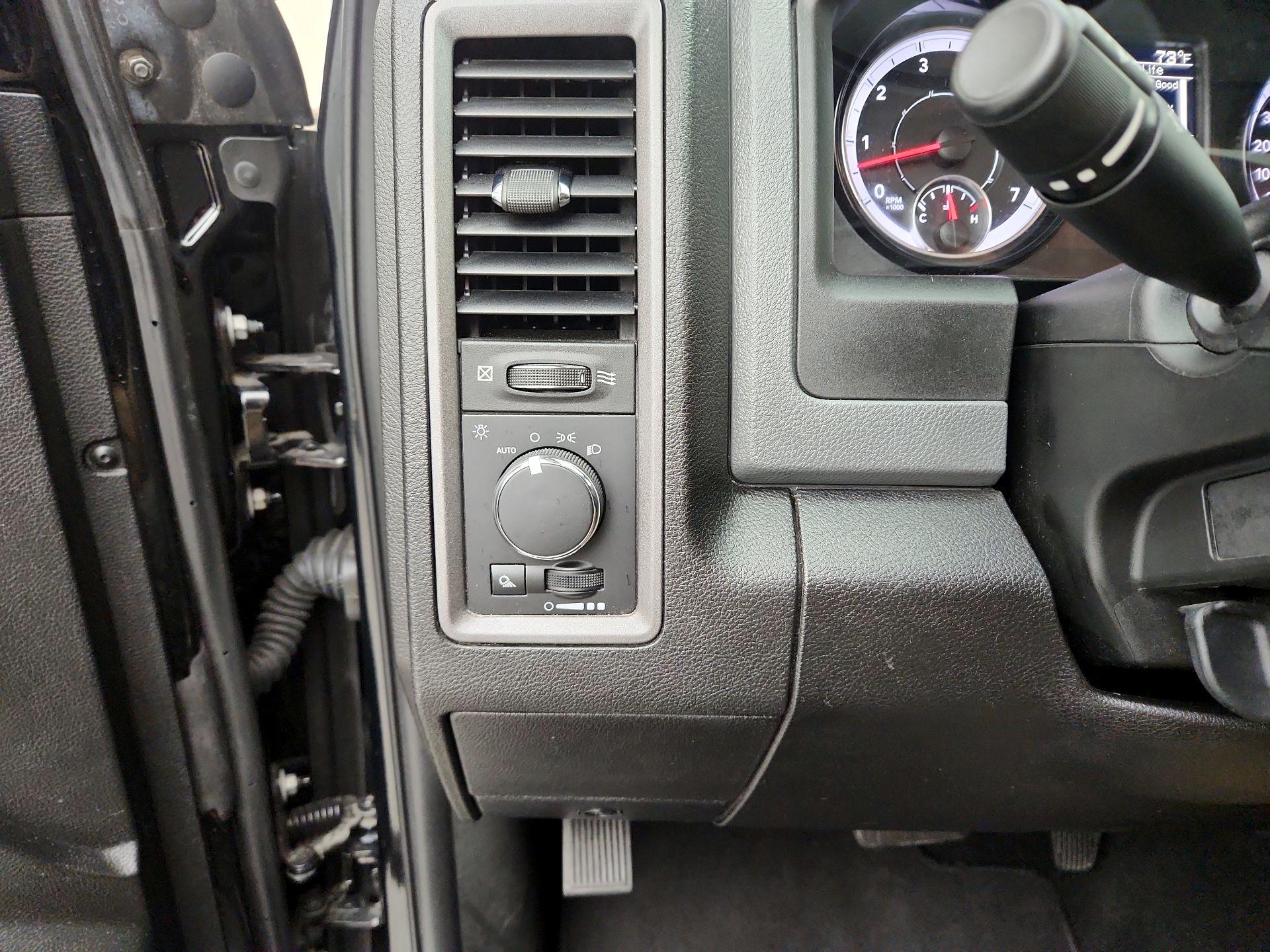 Thumbnail: 2019 RAM 1500 Classic - 13