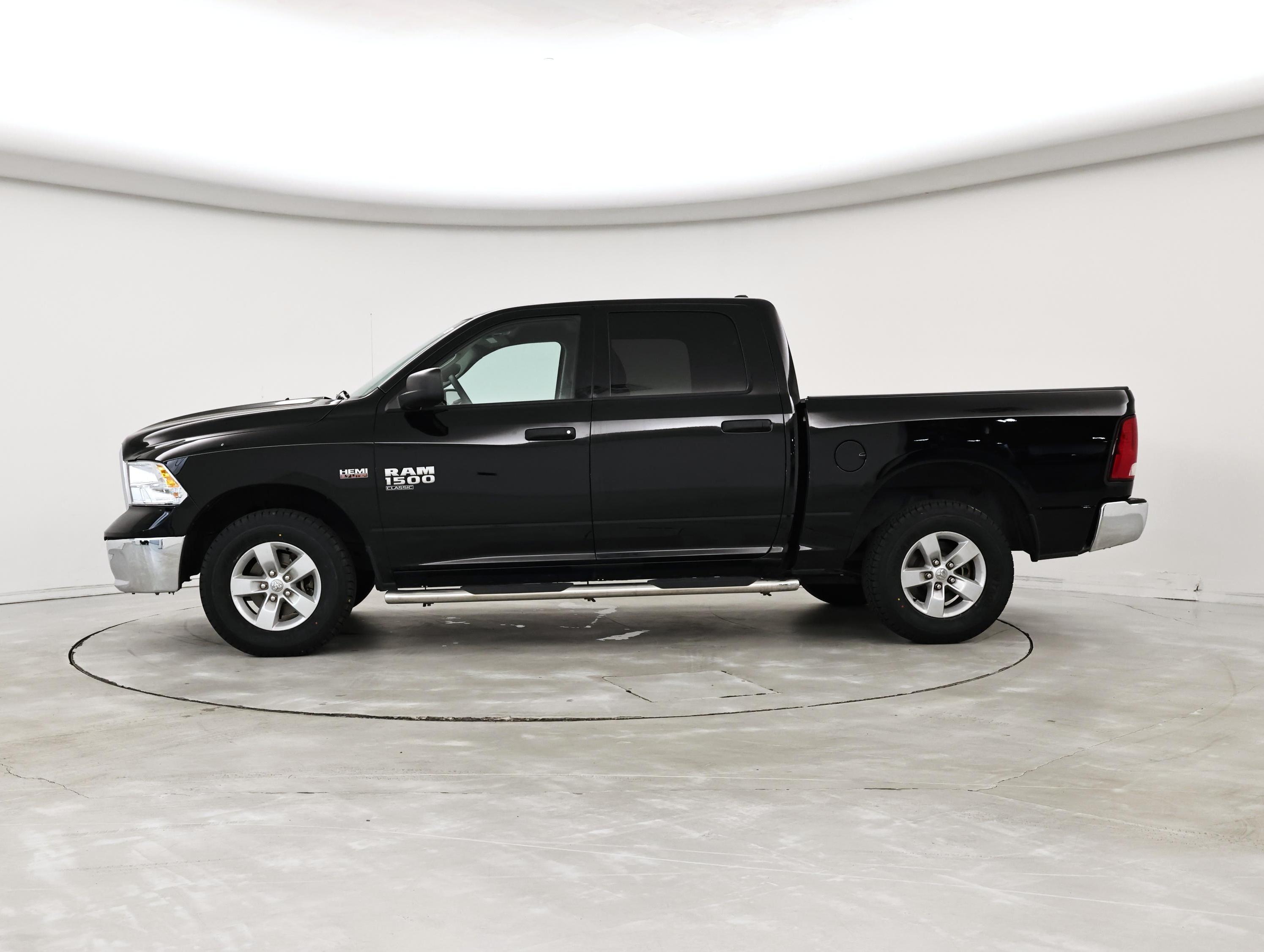 Thumbnail: 2019 RAM 1500 Classic - 3