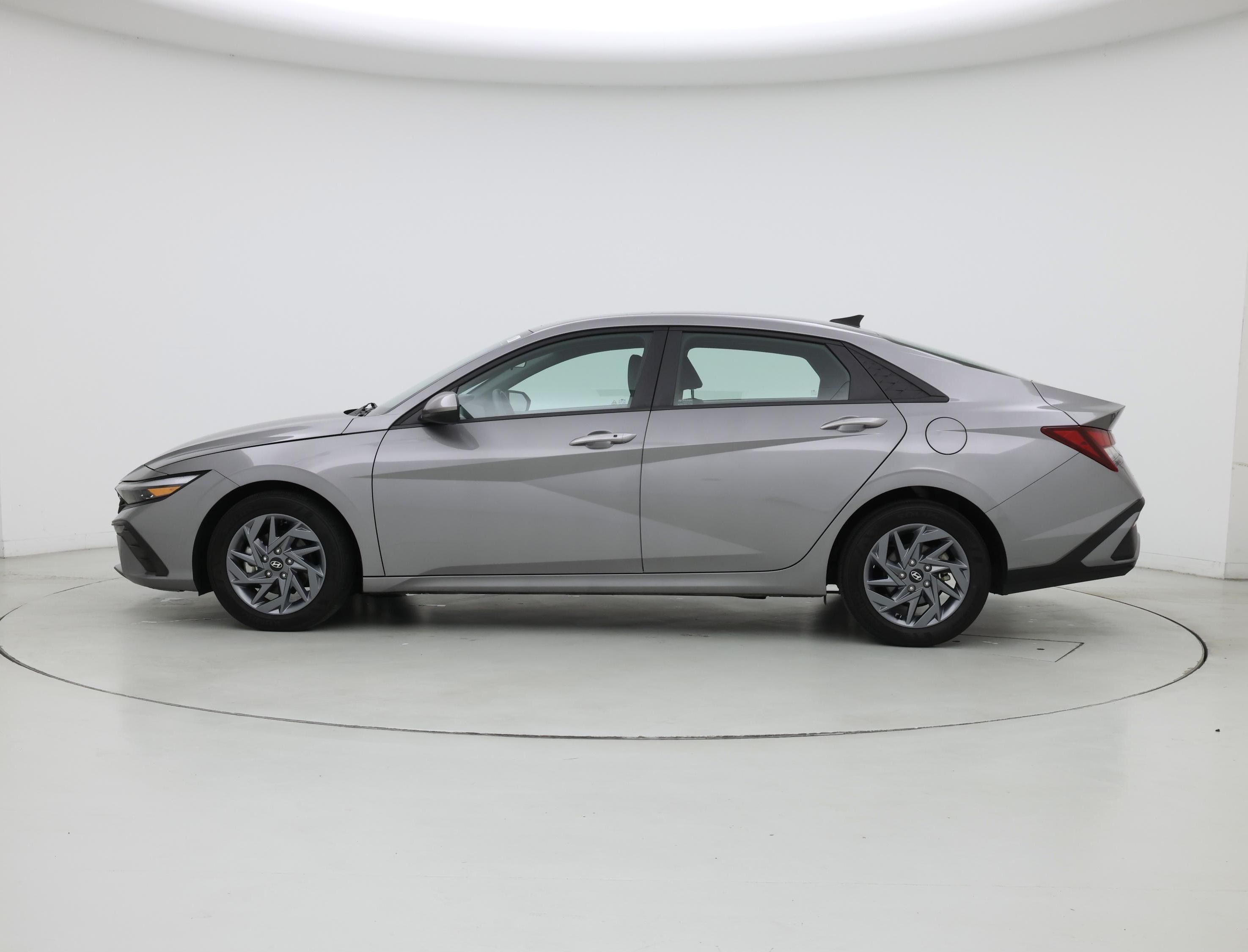 Thumbnail: 2024 Hyundai Elantra - 3