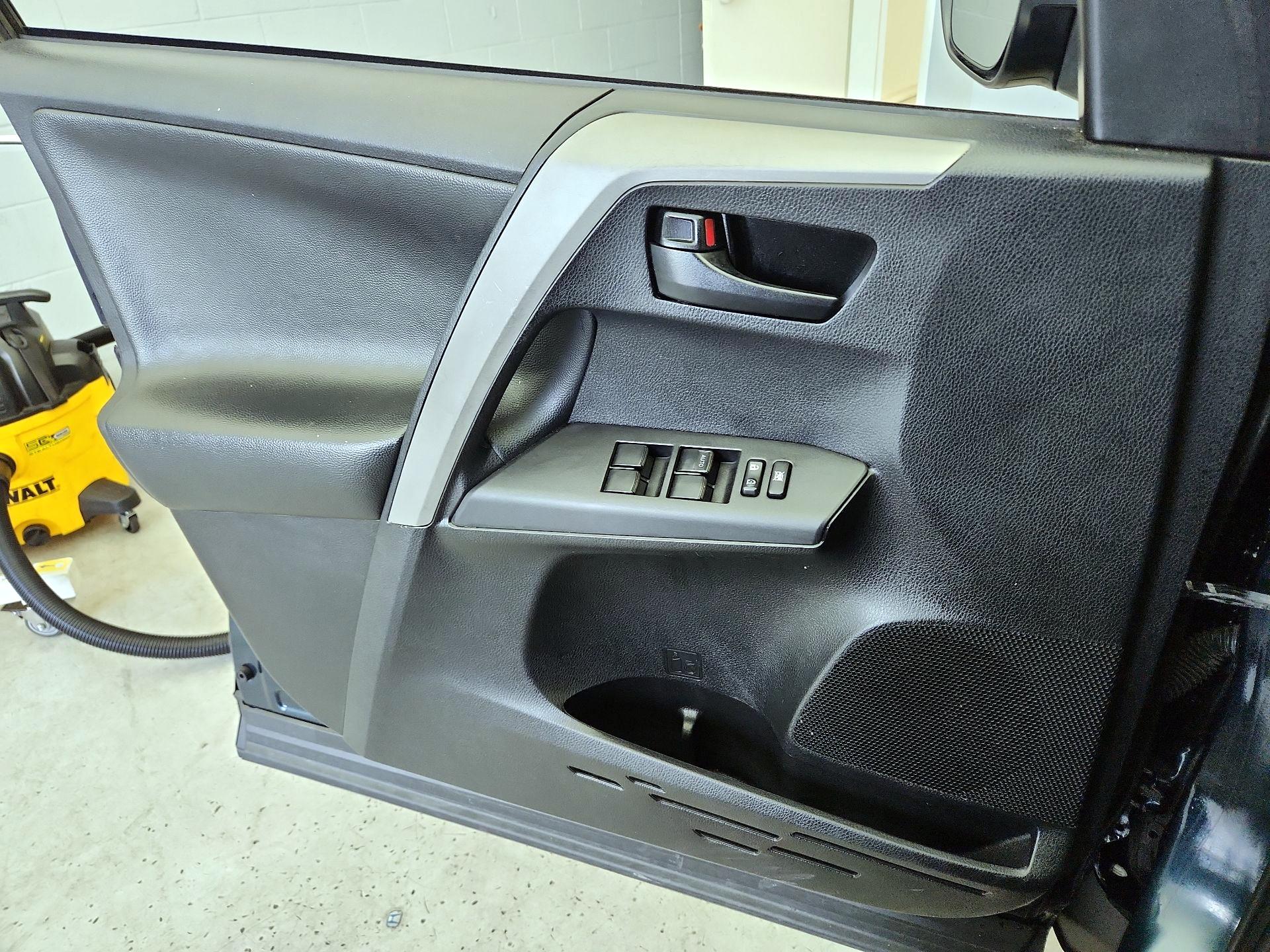 Thumbnail: 2017 Toyota RAV4 - 12