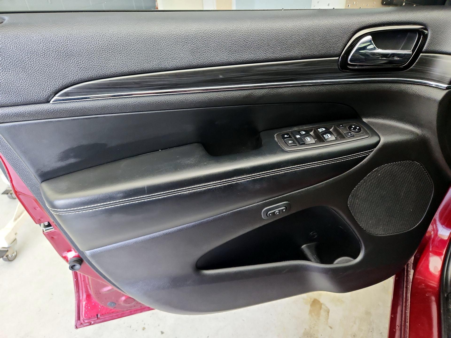 Thumbnail: 2021 Jeep Grand Cherokee - 12