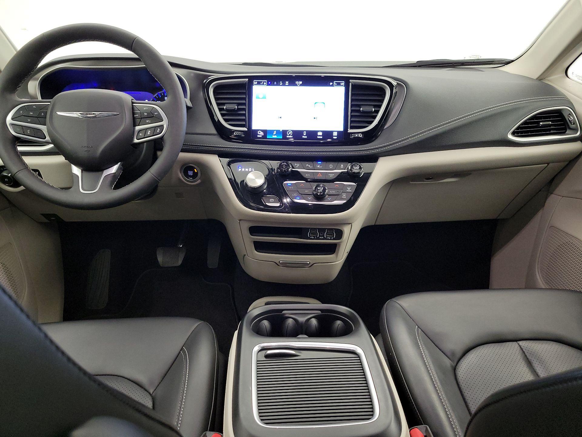 Thumbnail: 2023 Chrysler Pacifica - 9