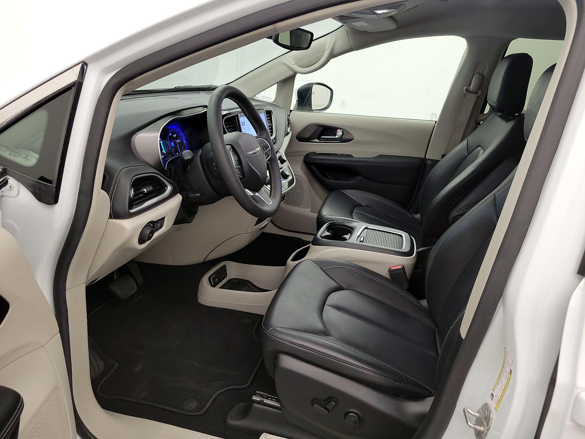 Thumbnail: 2023 Chrysler Pacifica - 11