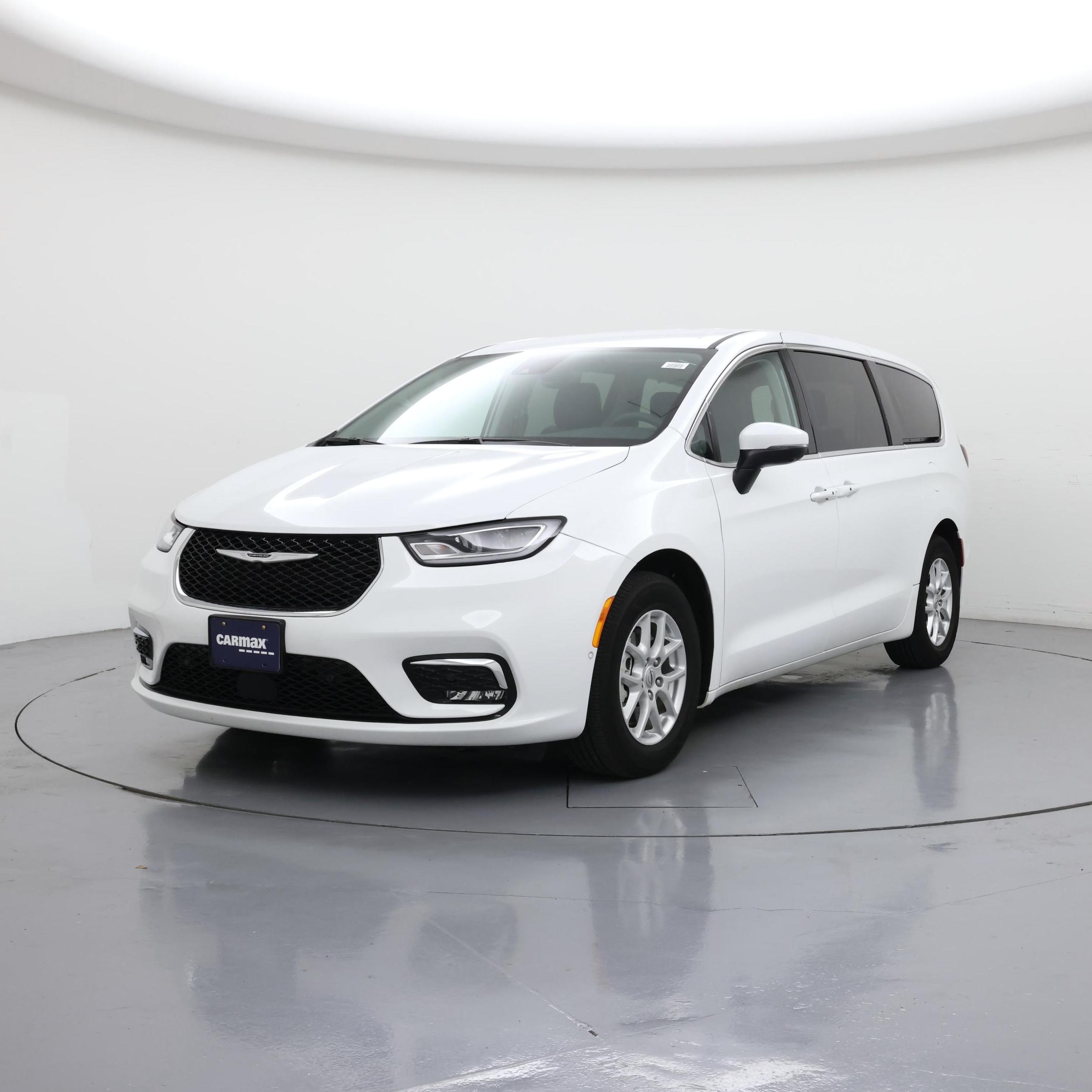Thumbnail: 2023 Chrysler Pacifica - 4