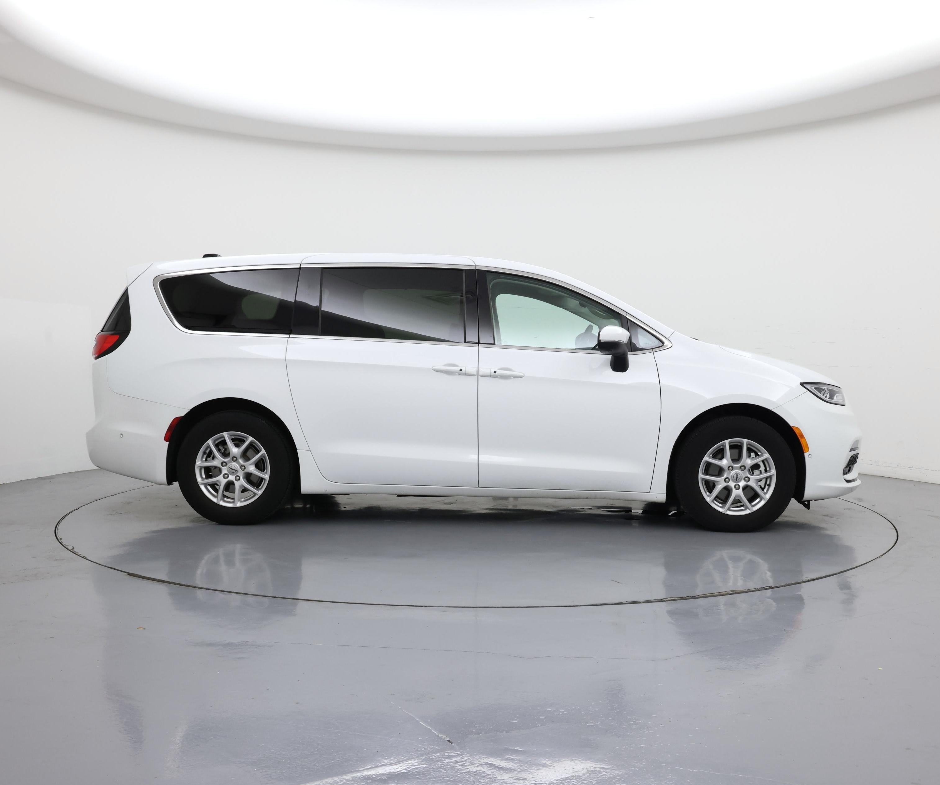 Thumbnail: 2023 Chrysler Pacifica - 7