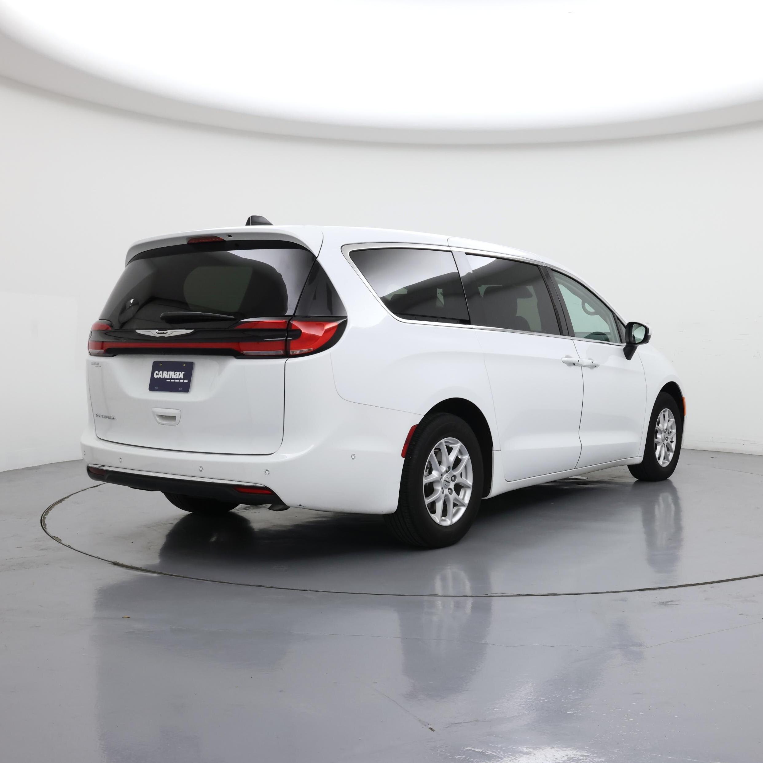 Thumbnail: 2023 Chrysler Pacifica - 8