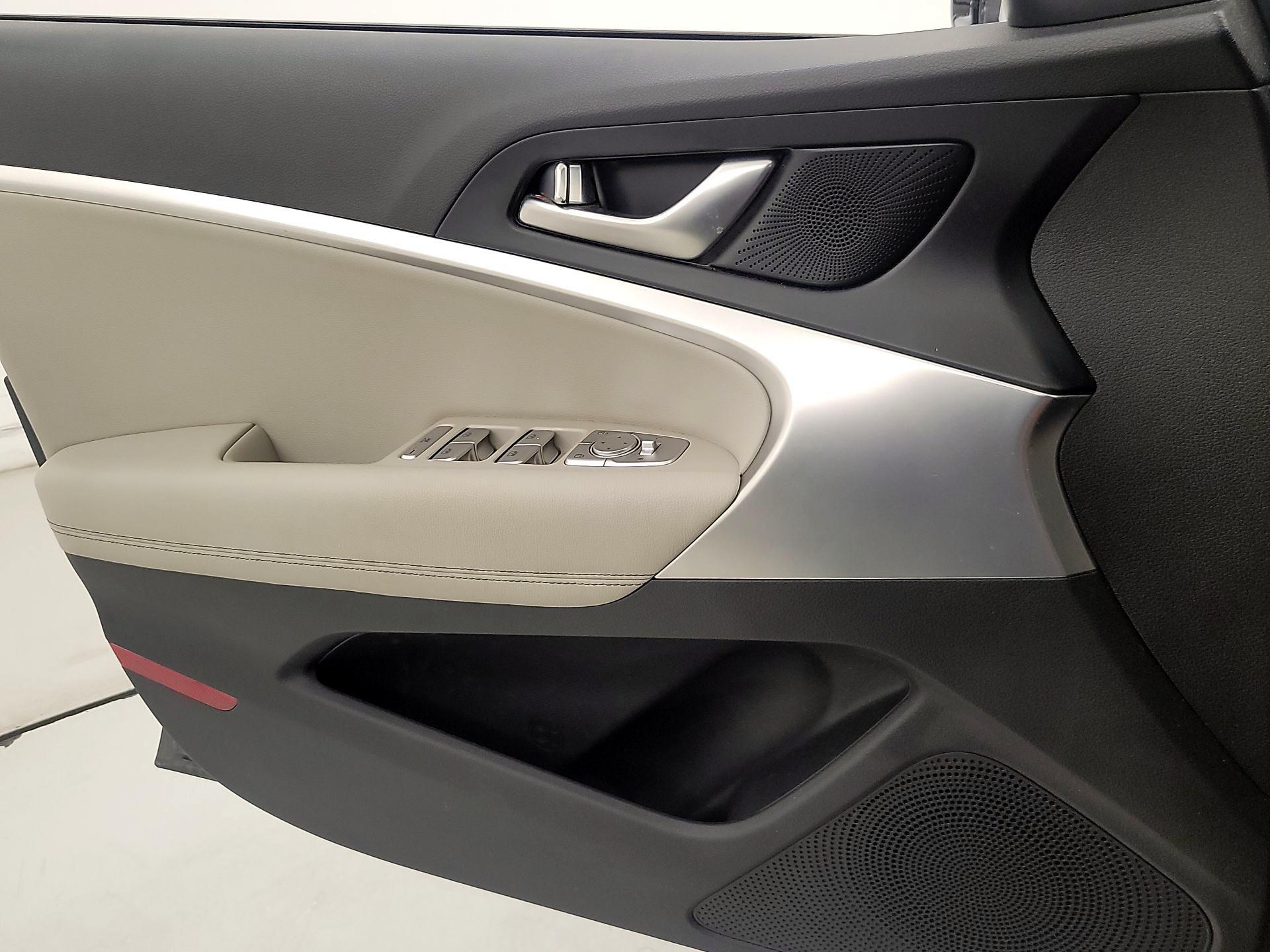 Thumbnail: 2019 Genesis G70 - 12