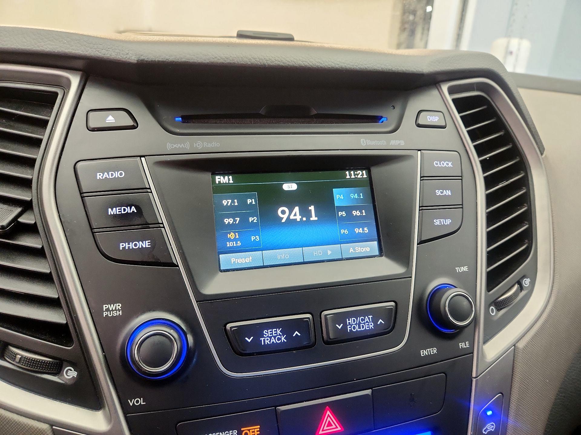 Thumbnail: 2015 Hyundai Santa Fe - 15