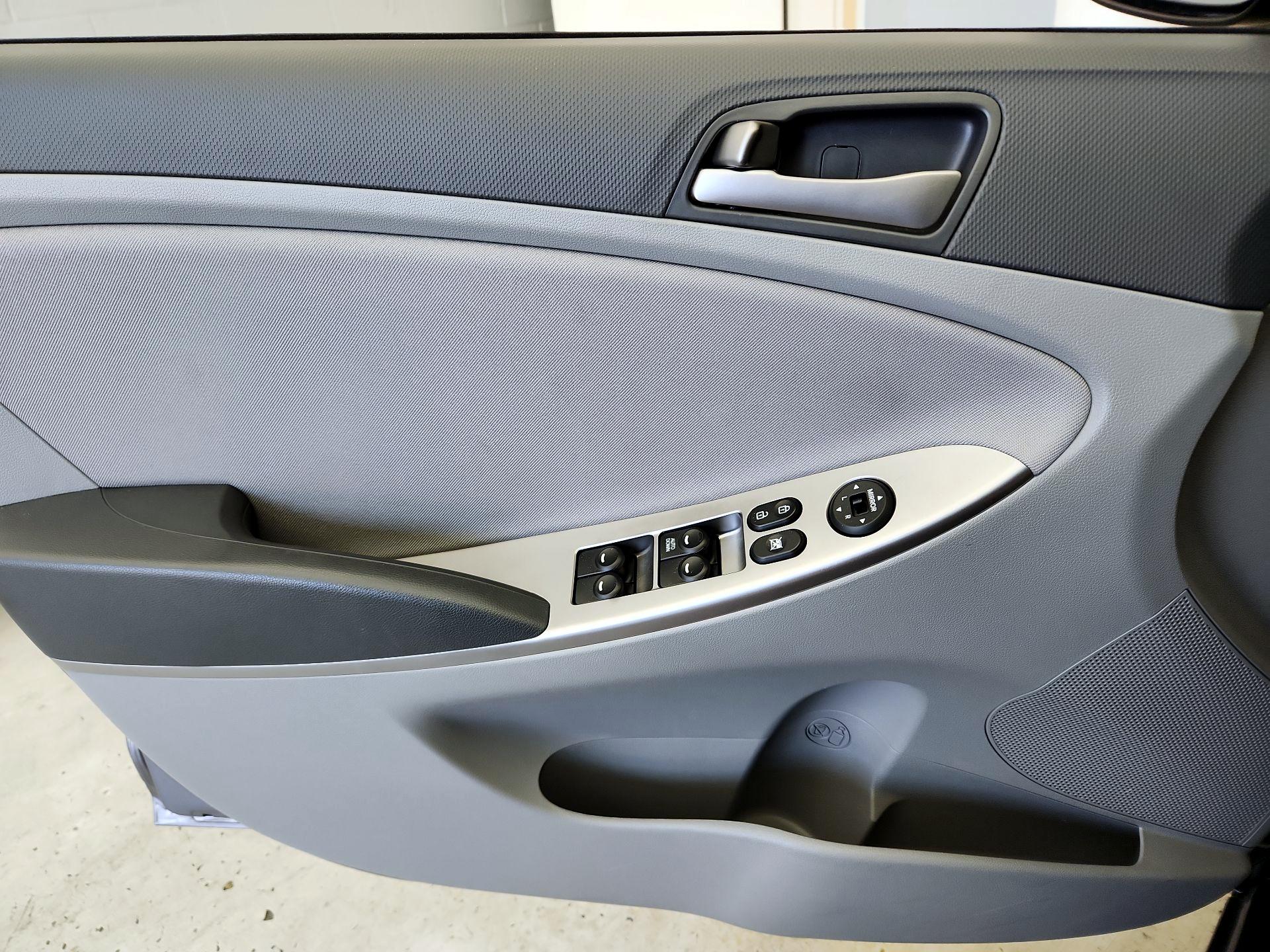 Thumbnail: 2016 Hyundai Accent - 12