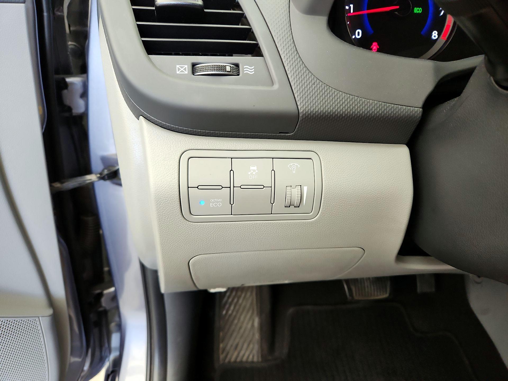 Thumbnail: 2016 Hyundai Accent - 13