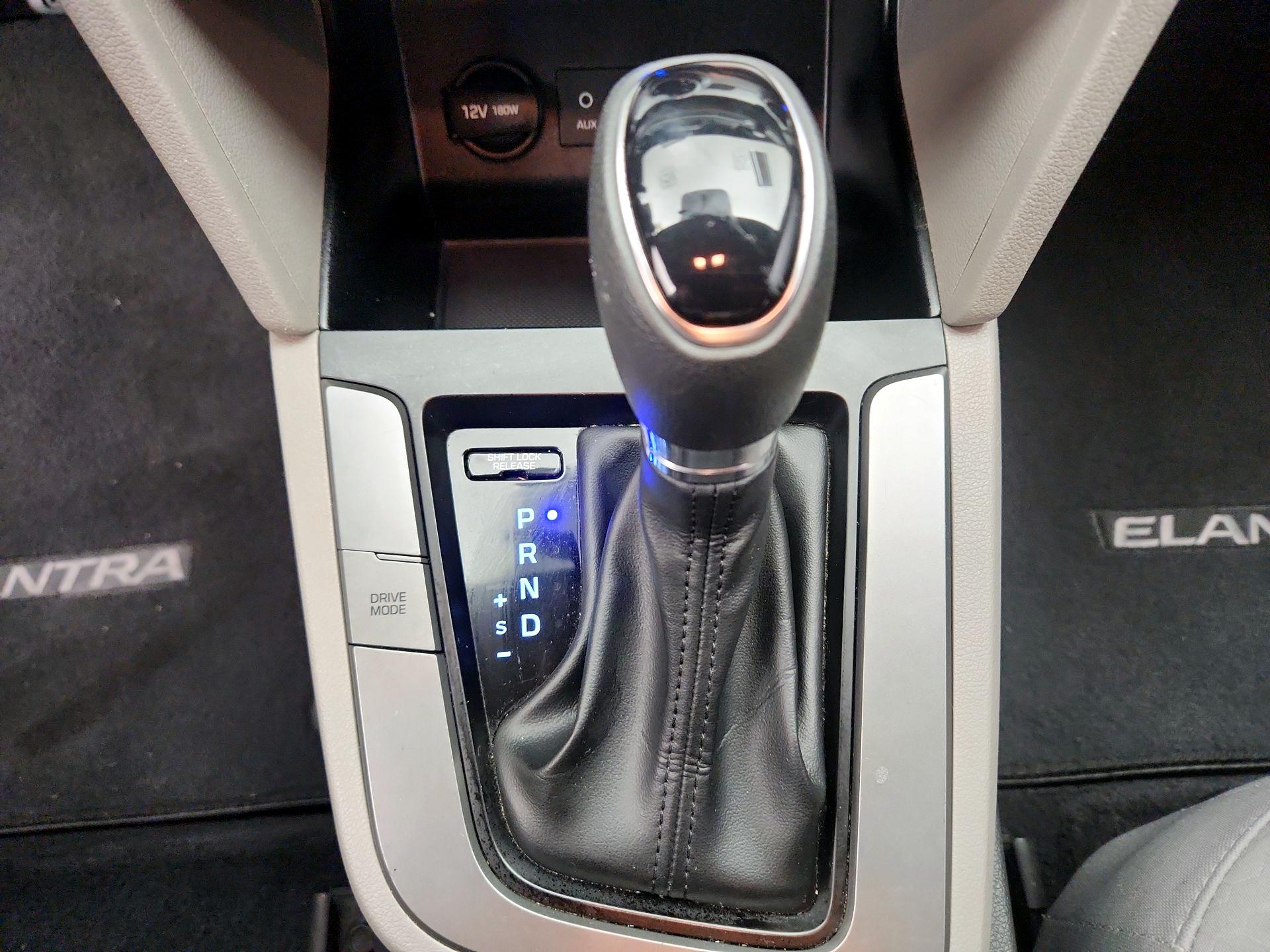Thumbnail: 2019 Hyundai Elantra - 17