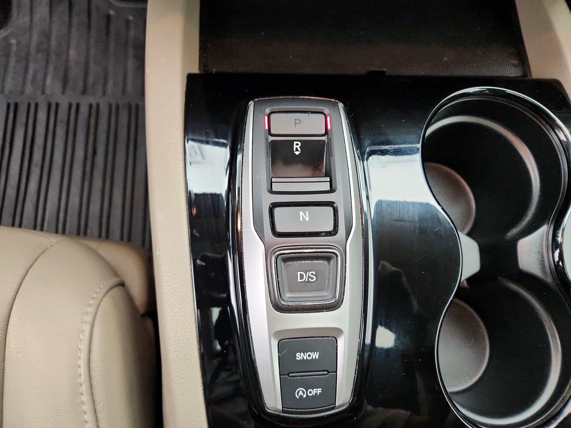Thumbnail: 2016 Honda Pilot - 17