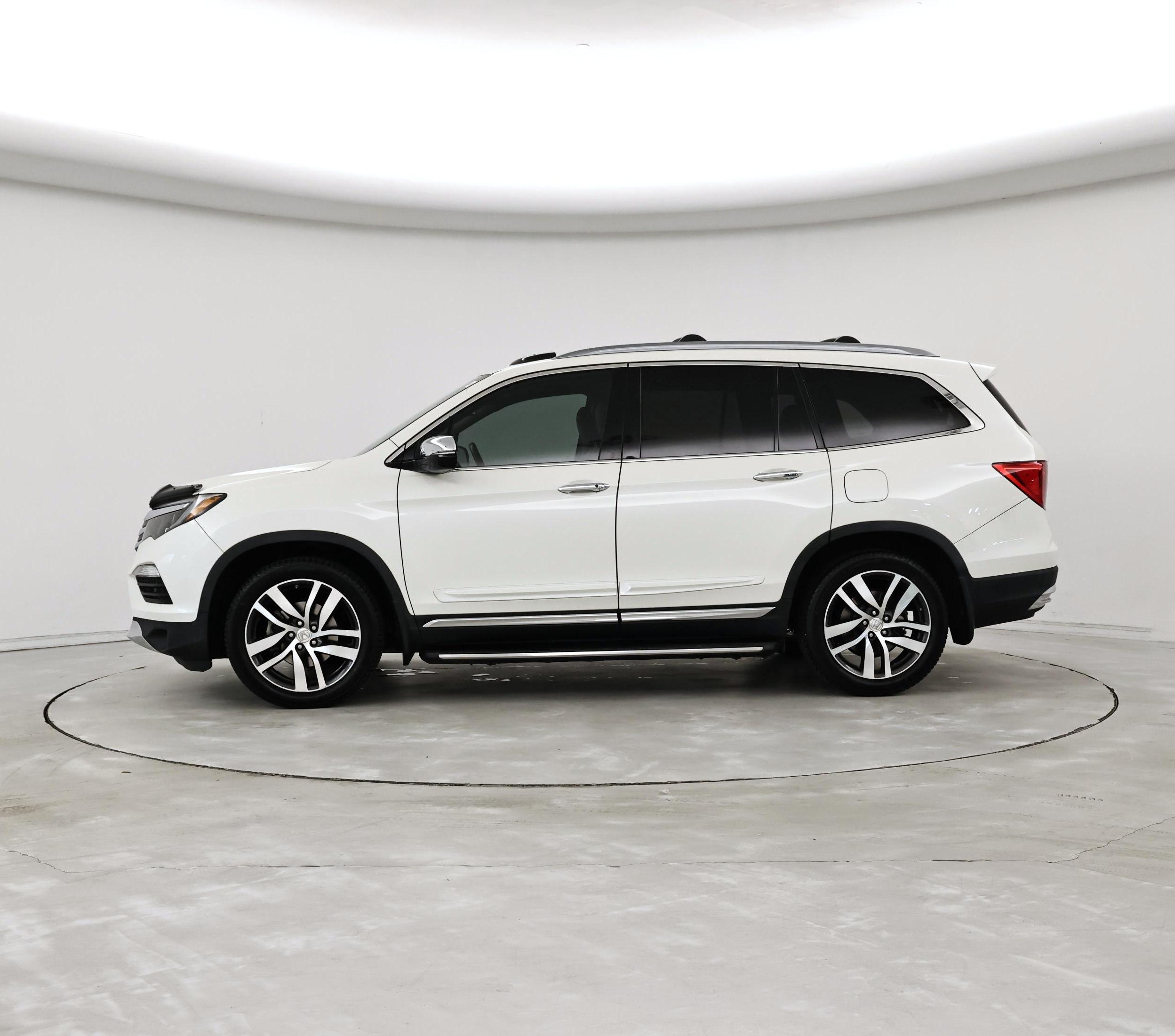 Thumbnail: 2016 Honda Pilot - 3