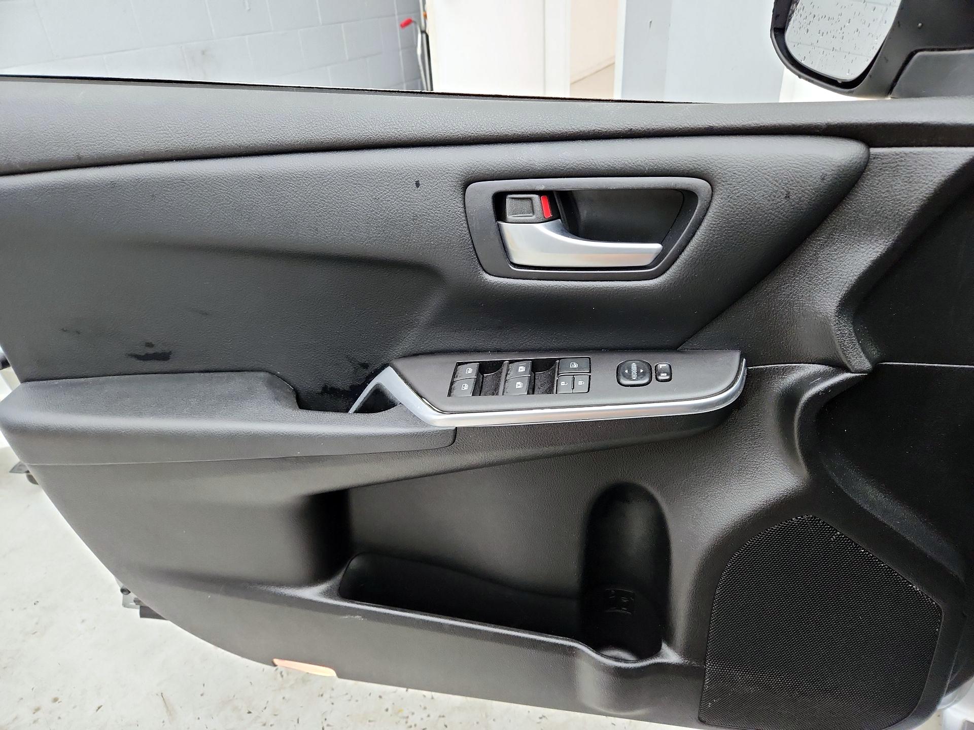 Thumbnail: 2016 Toyota Camry - 12