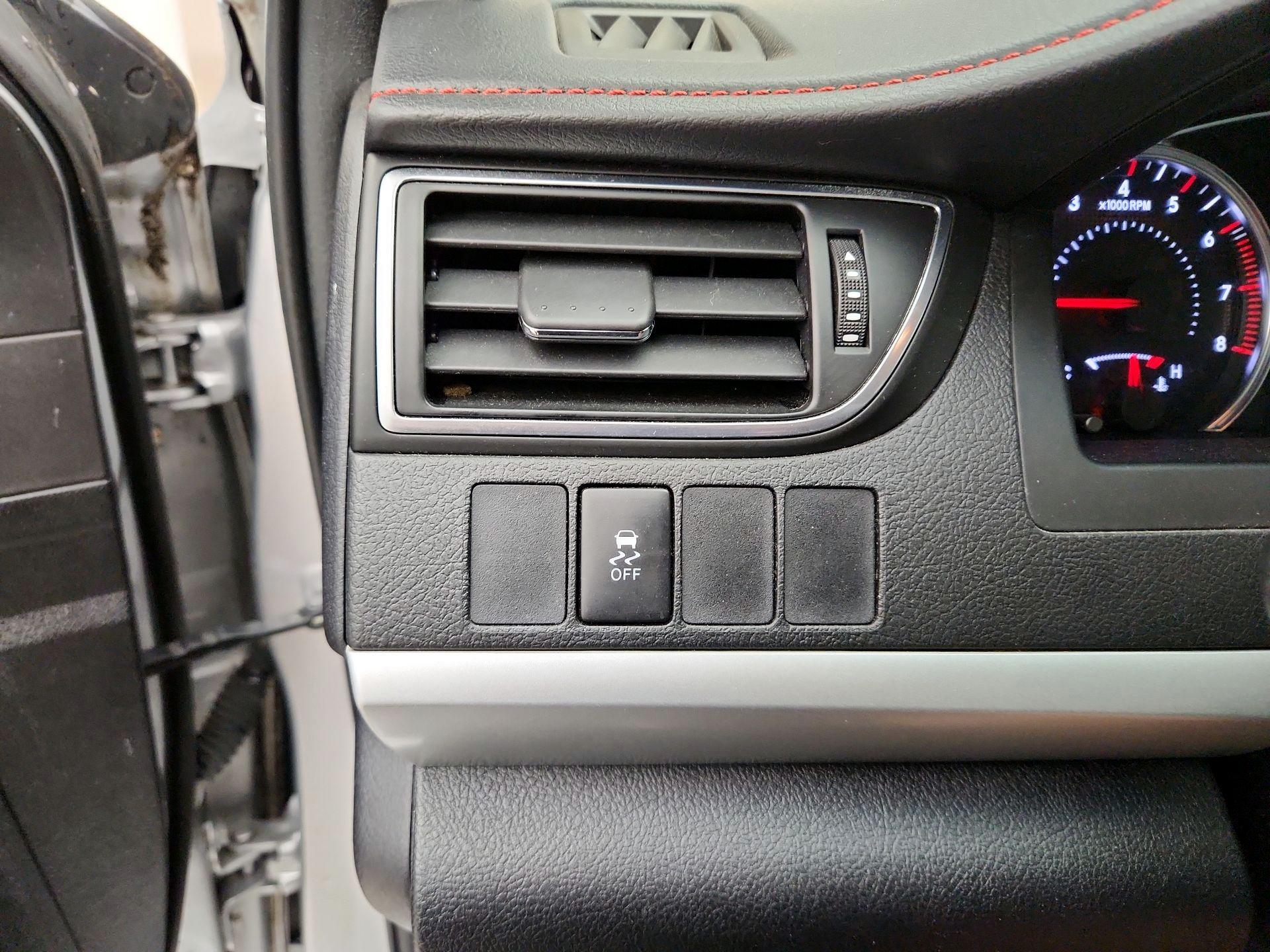 Thumbnail: 2016 Toyota Camry - 13