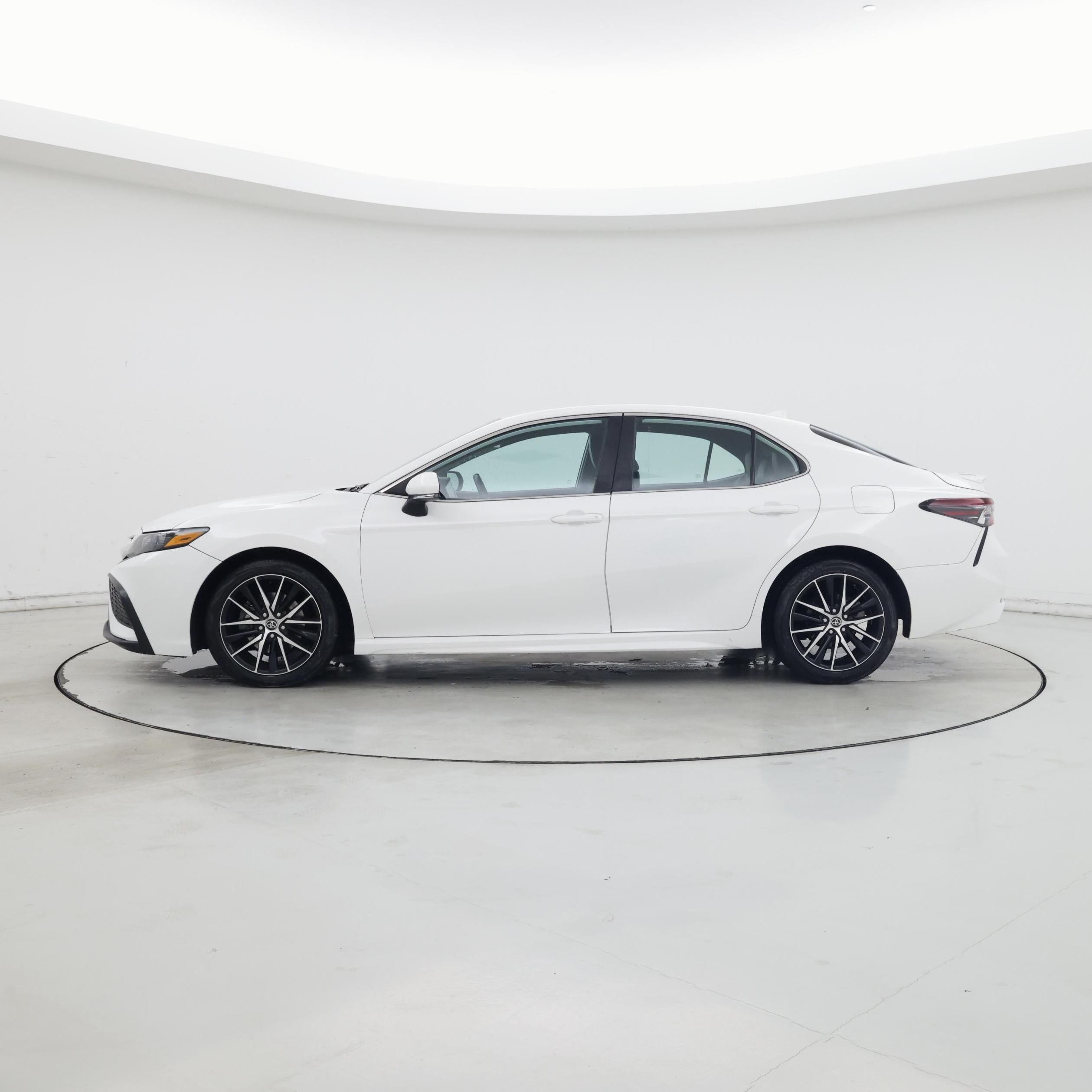 Thumbnail: 2022 Toyota Camry - 3