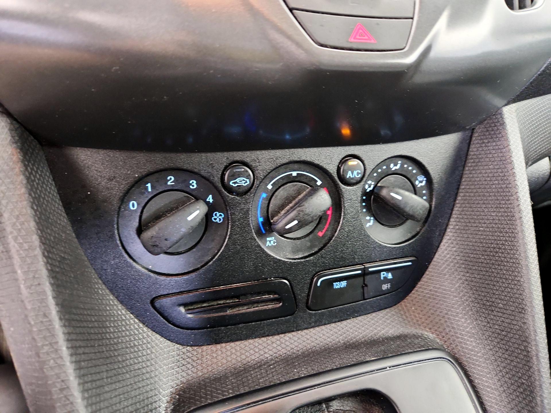 Thumbnail: 2016 Ford Transit Series - 16