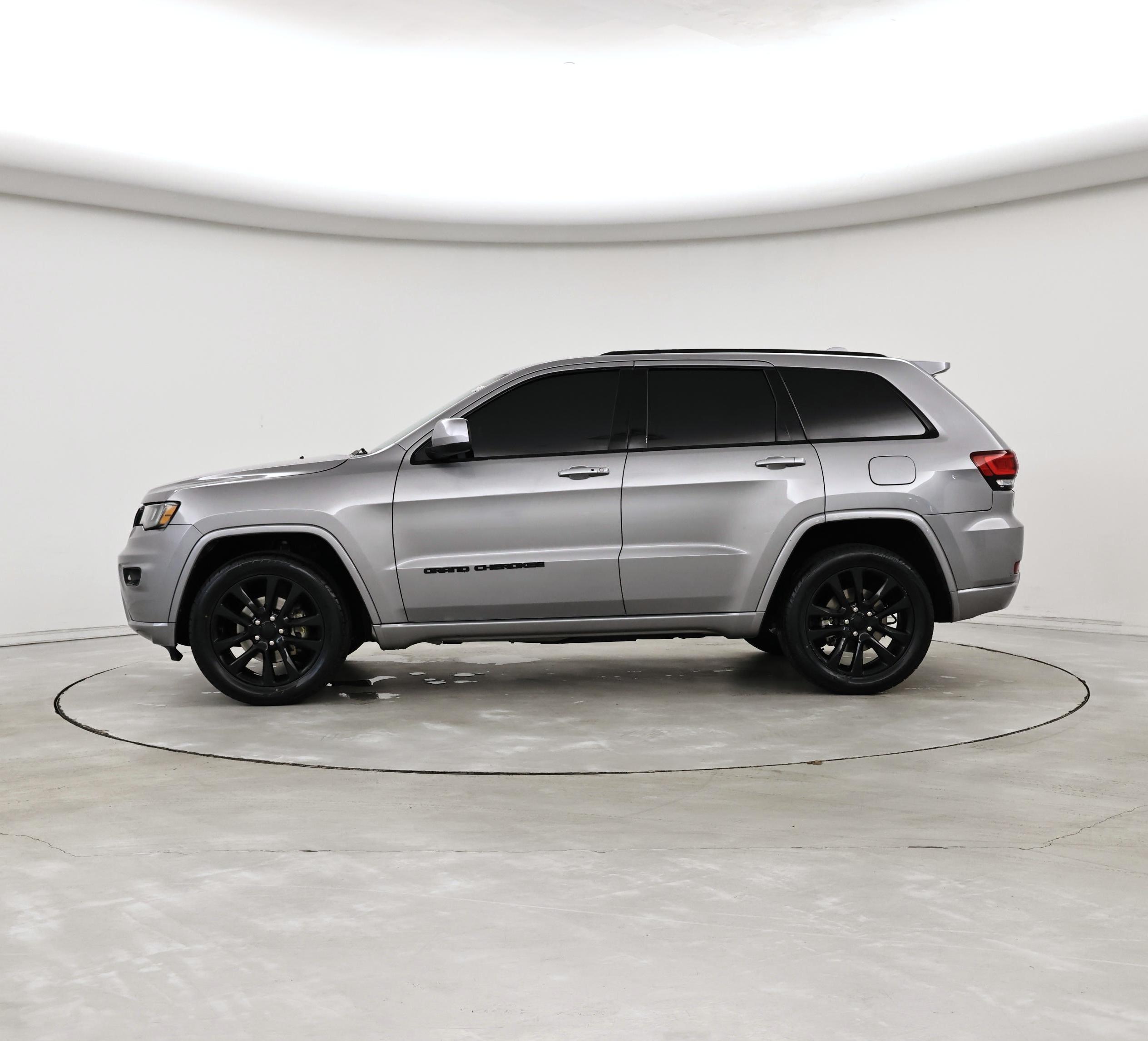 Thumbnail: 2018 Jeep Grand Cherokee - 3