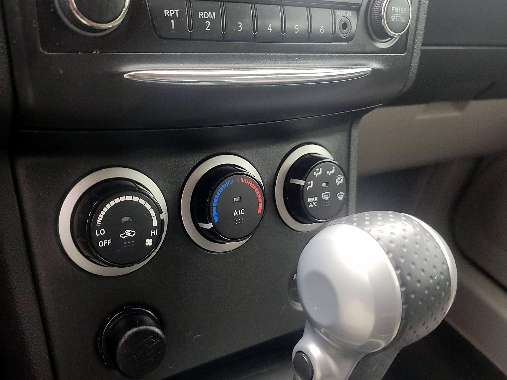 Thumbnail: 2015 Nissan Rogue - 16