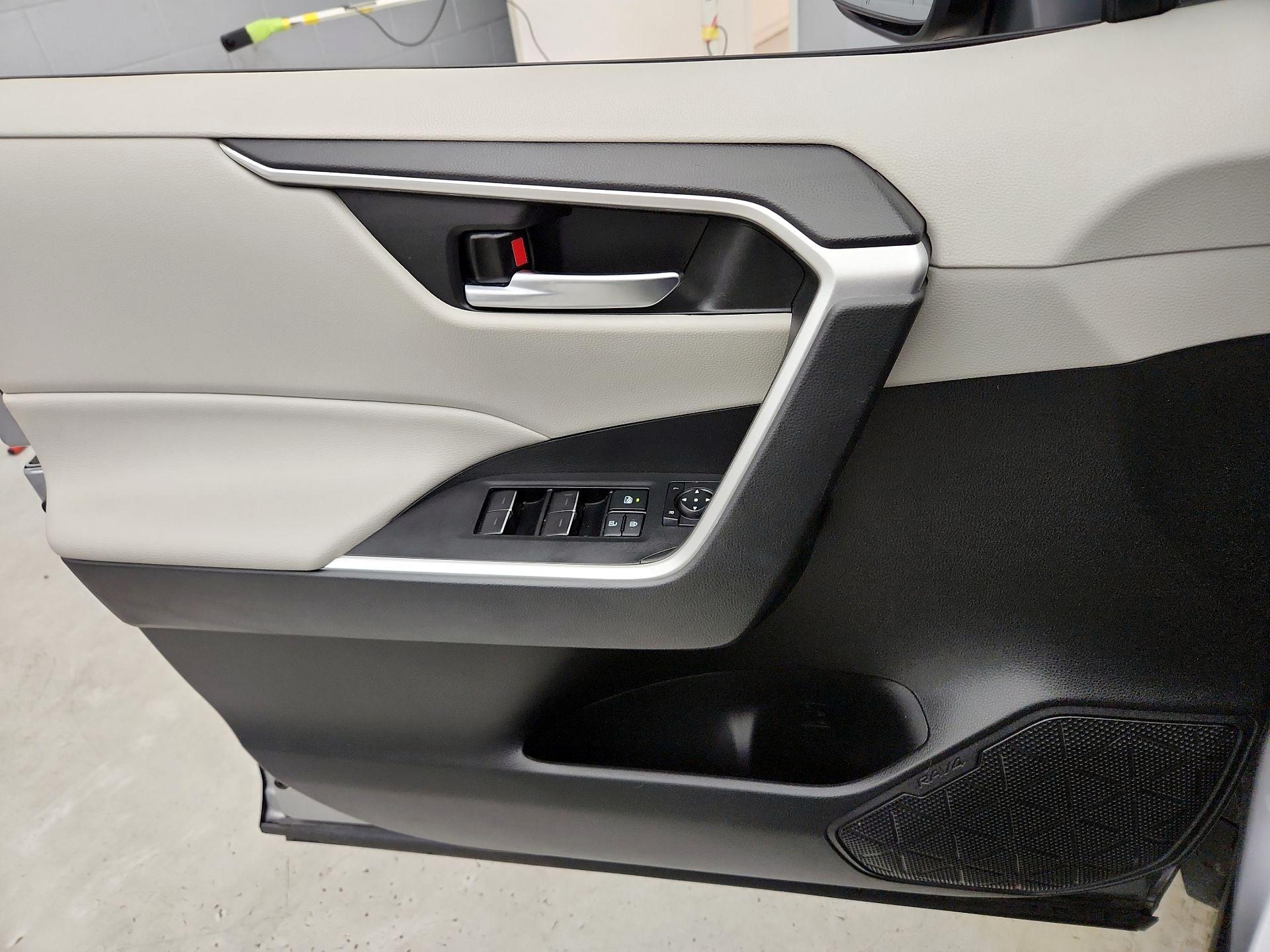 Thumbnail: 2022 Toyota RAV4 - 12