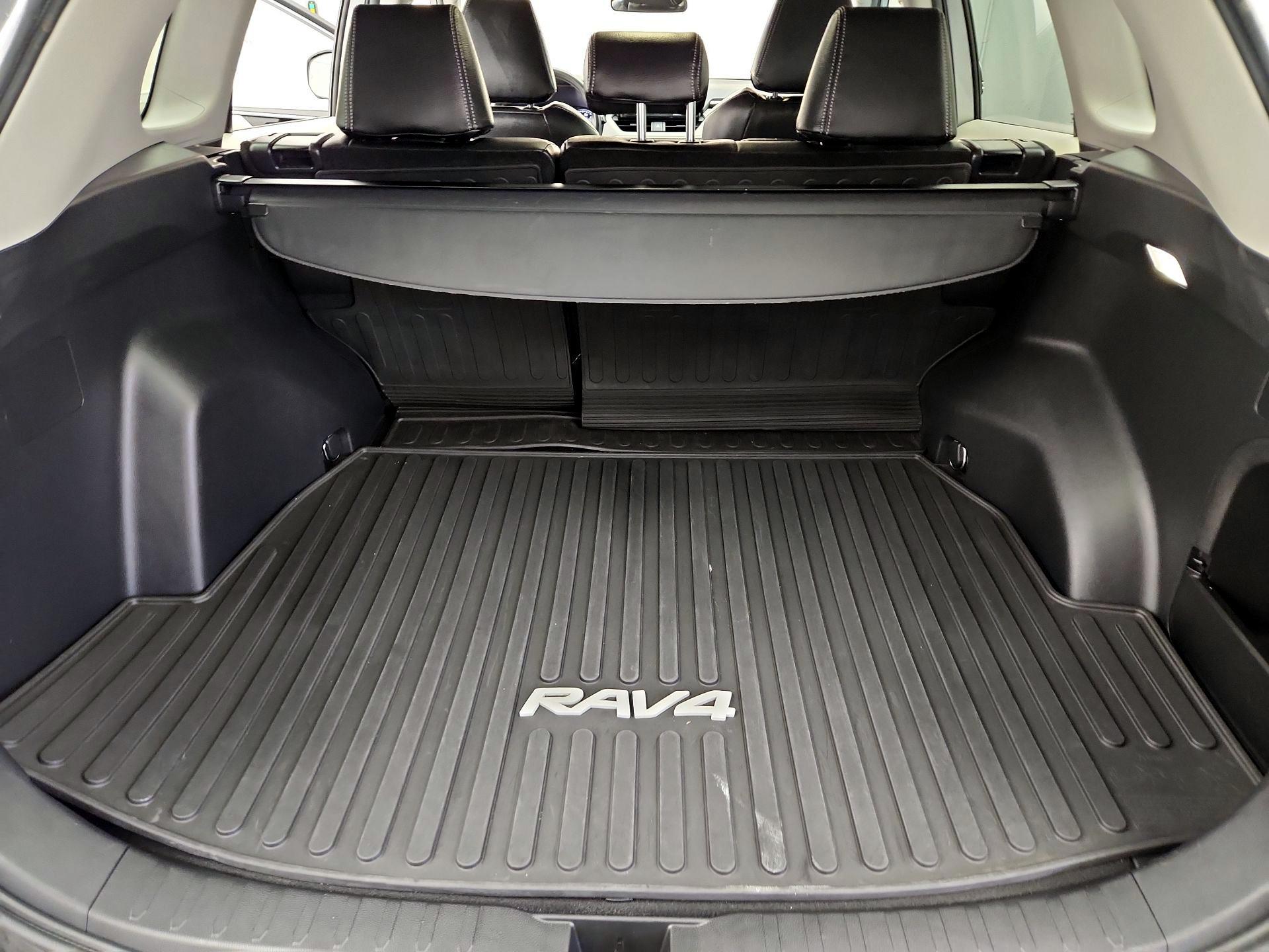 Thumbnail: 2022 Toyota RAV4 - 20
