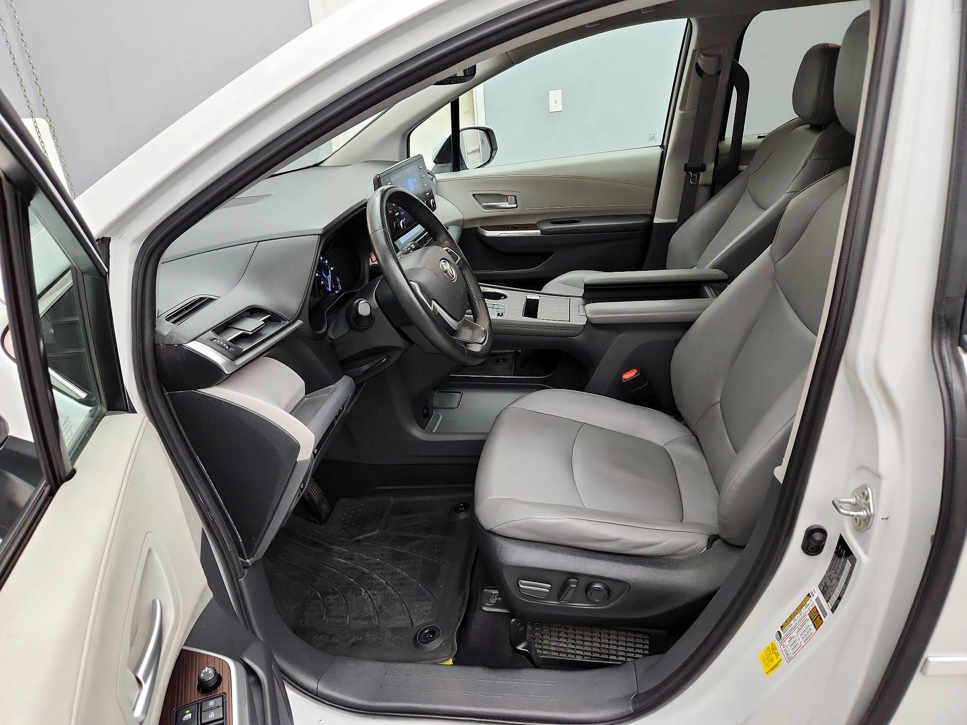 Thumbnail: 2022 Toyota Sienna - 11