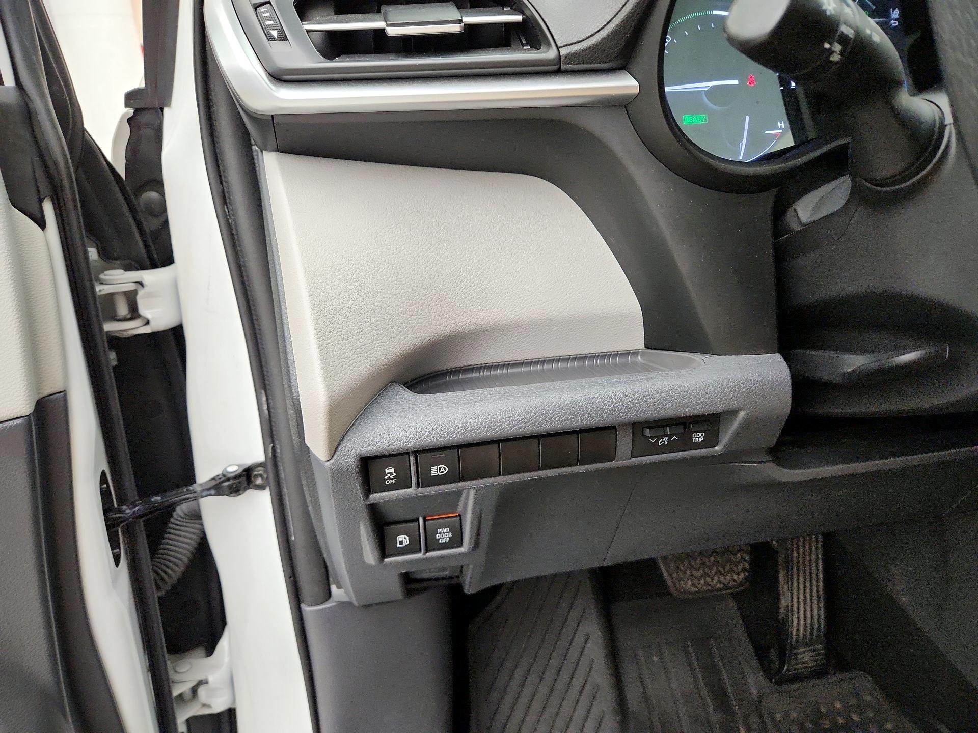 Thumbnail: 2022 Toyota Sienna - 13