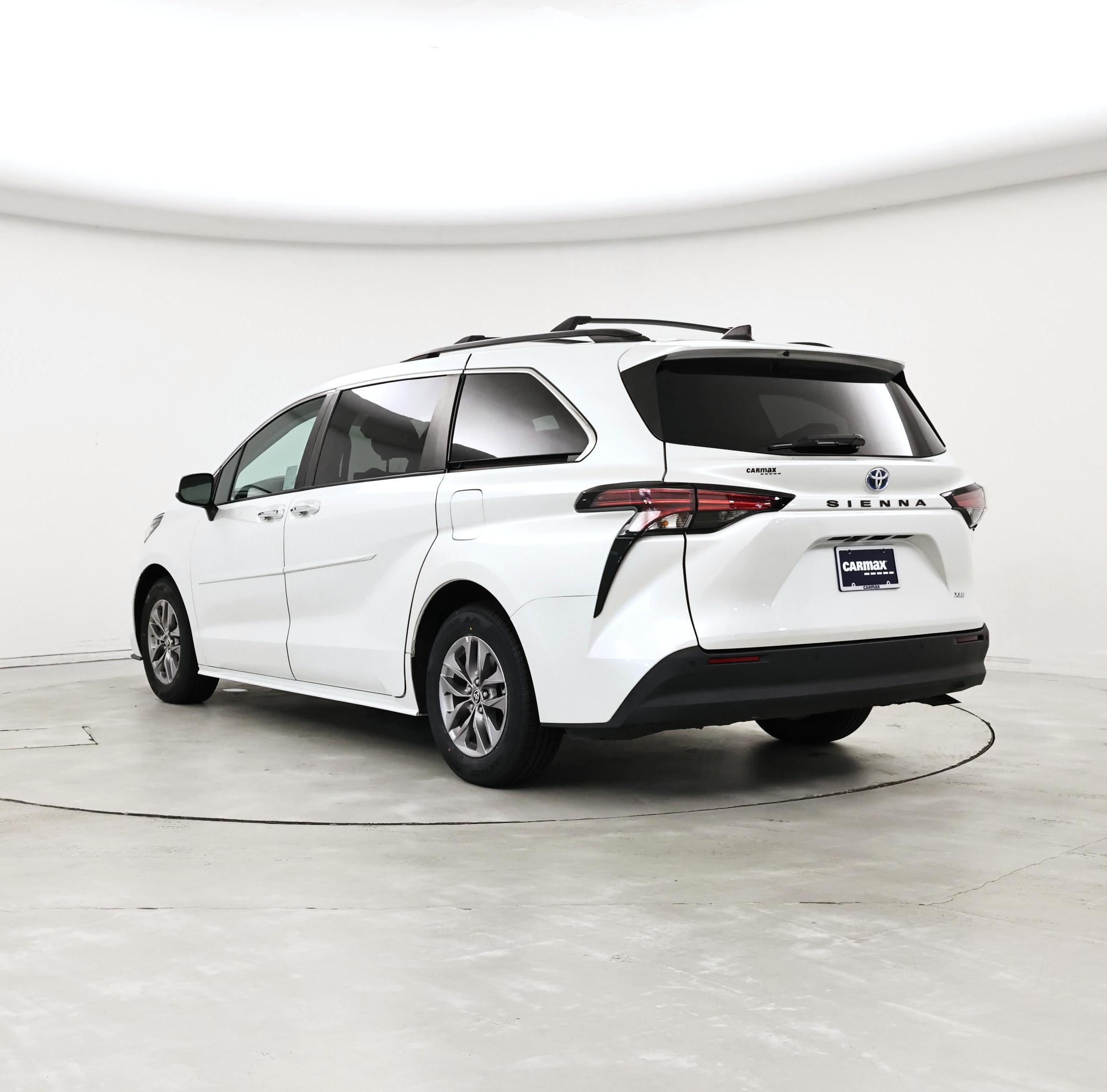 Thumbnail: 2022 Toyota Sienna - 2